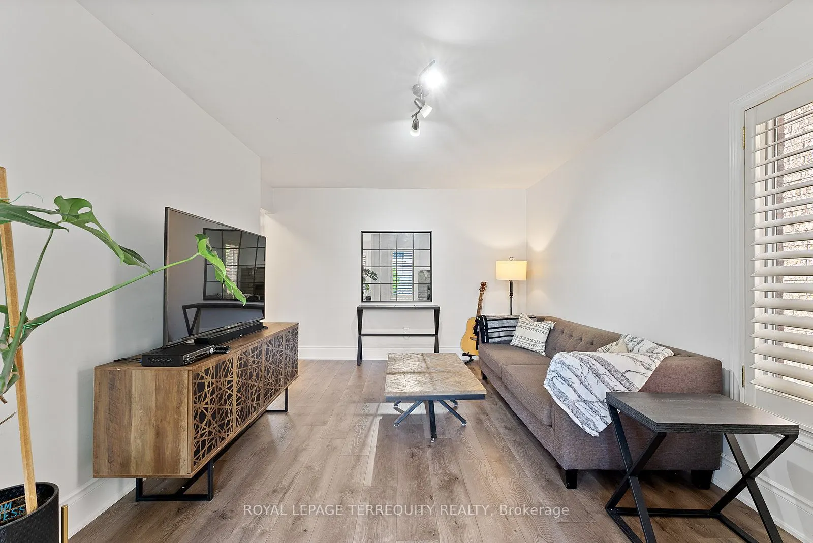 3247 Dovetail Mews