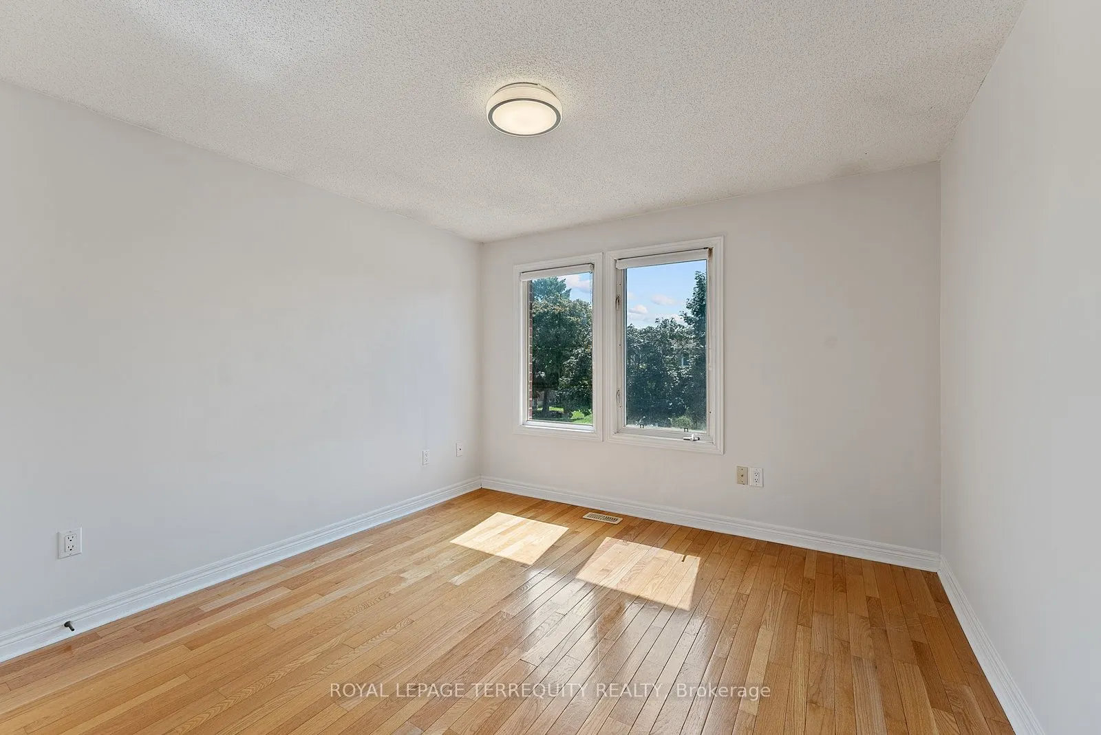 3247 Dovetail Mews