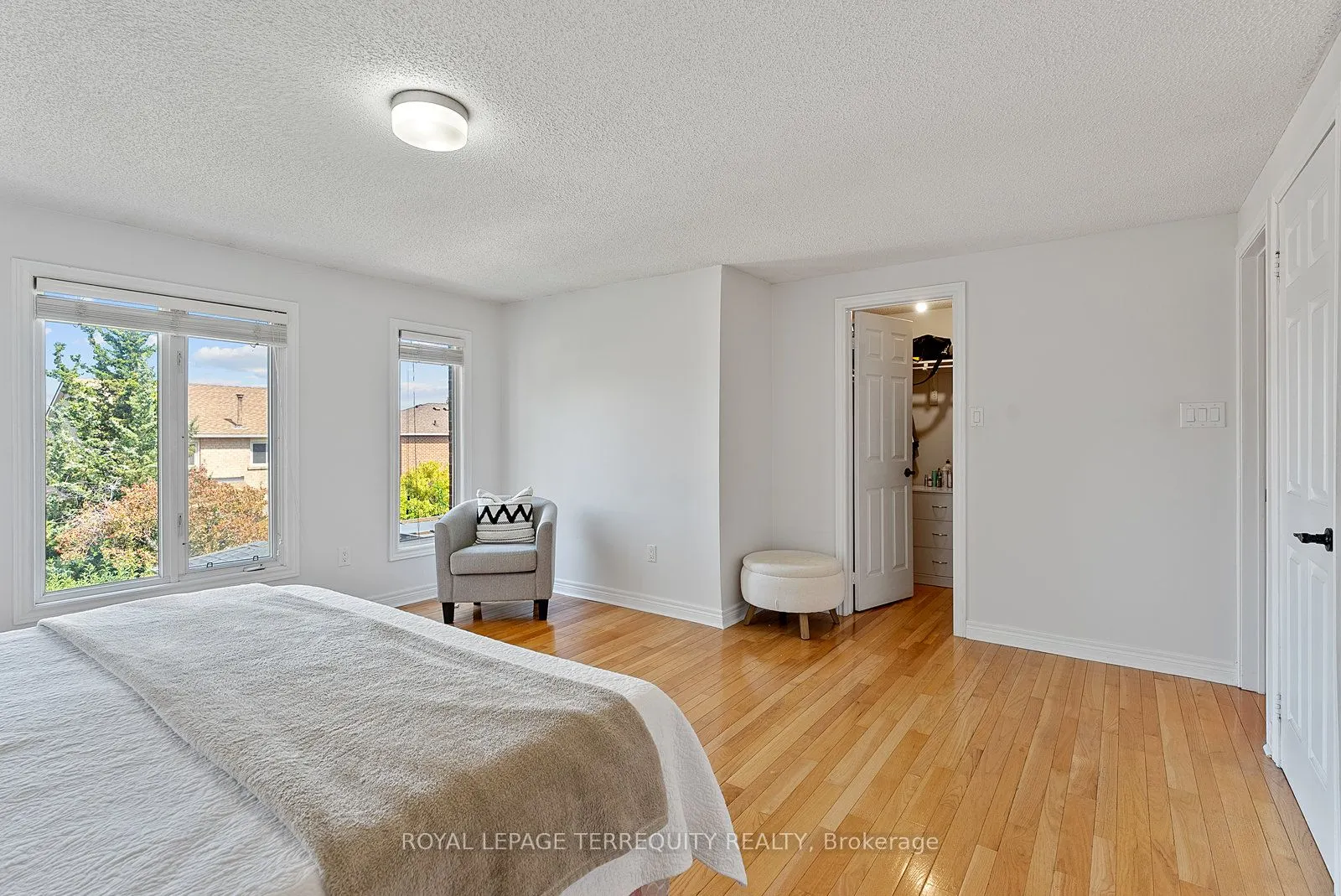 3247 Dovetail Mews