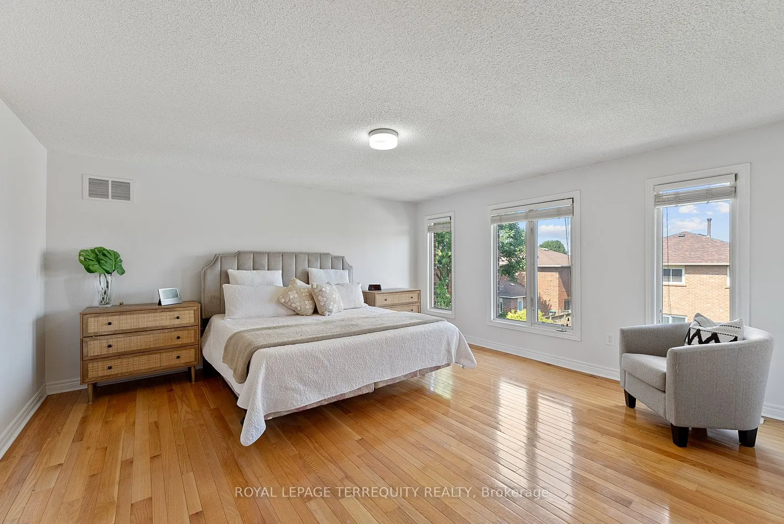 3247 Dovetail Mews