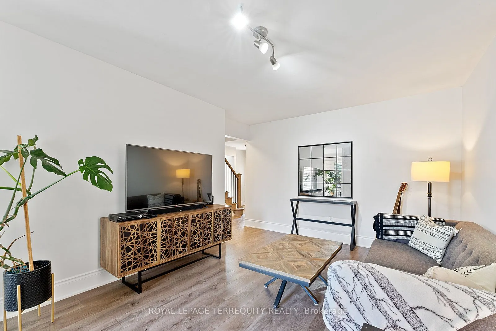 3247 Dovetail Mews