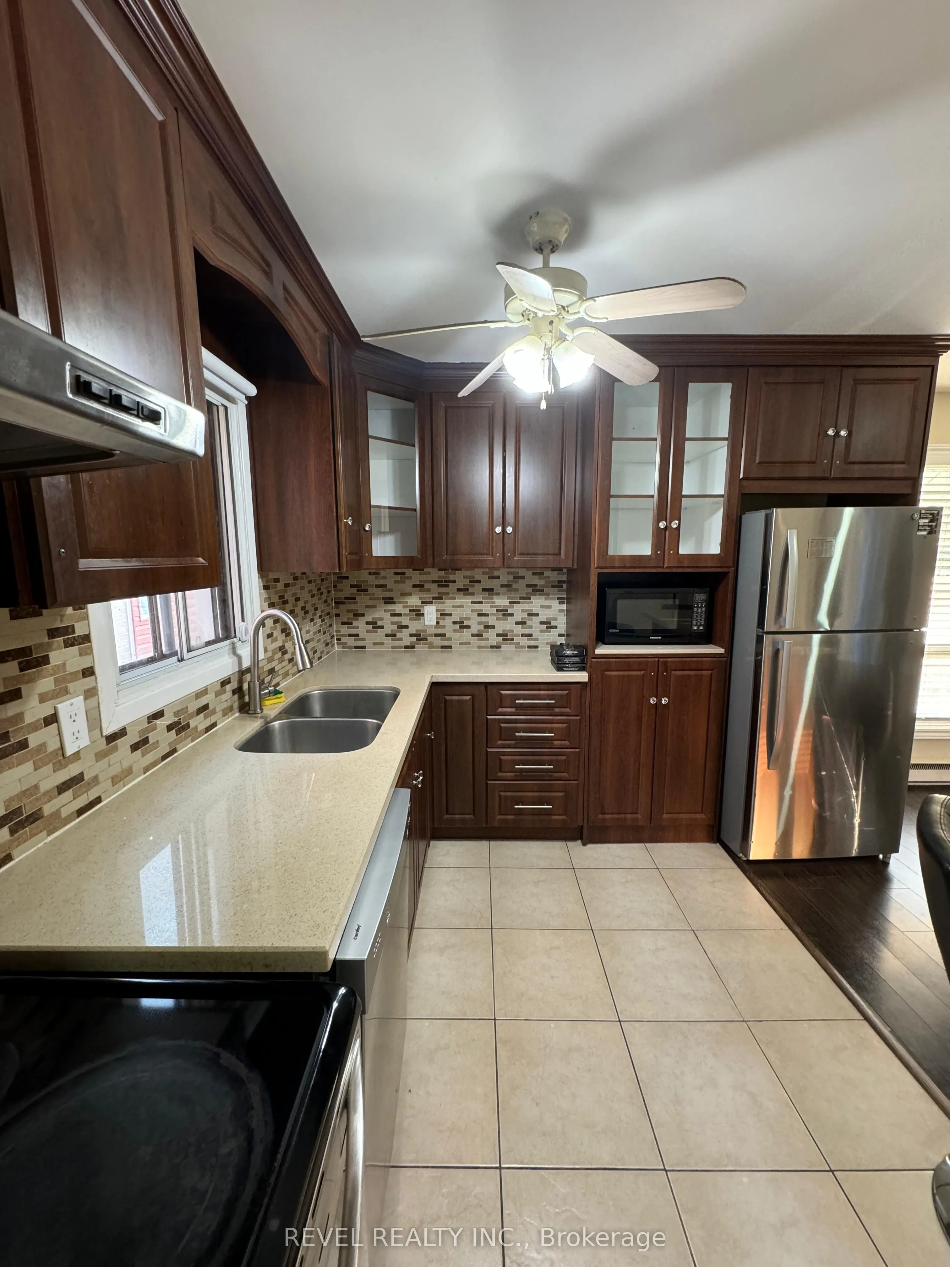 24 Grand River Court