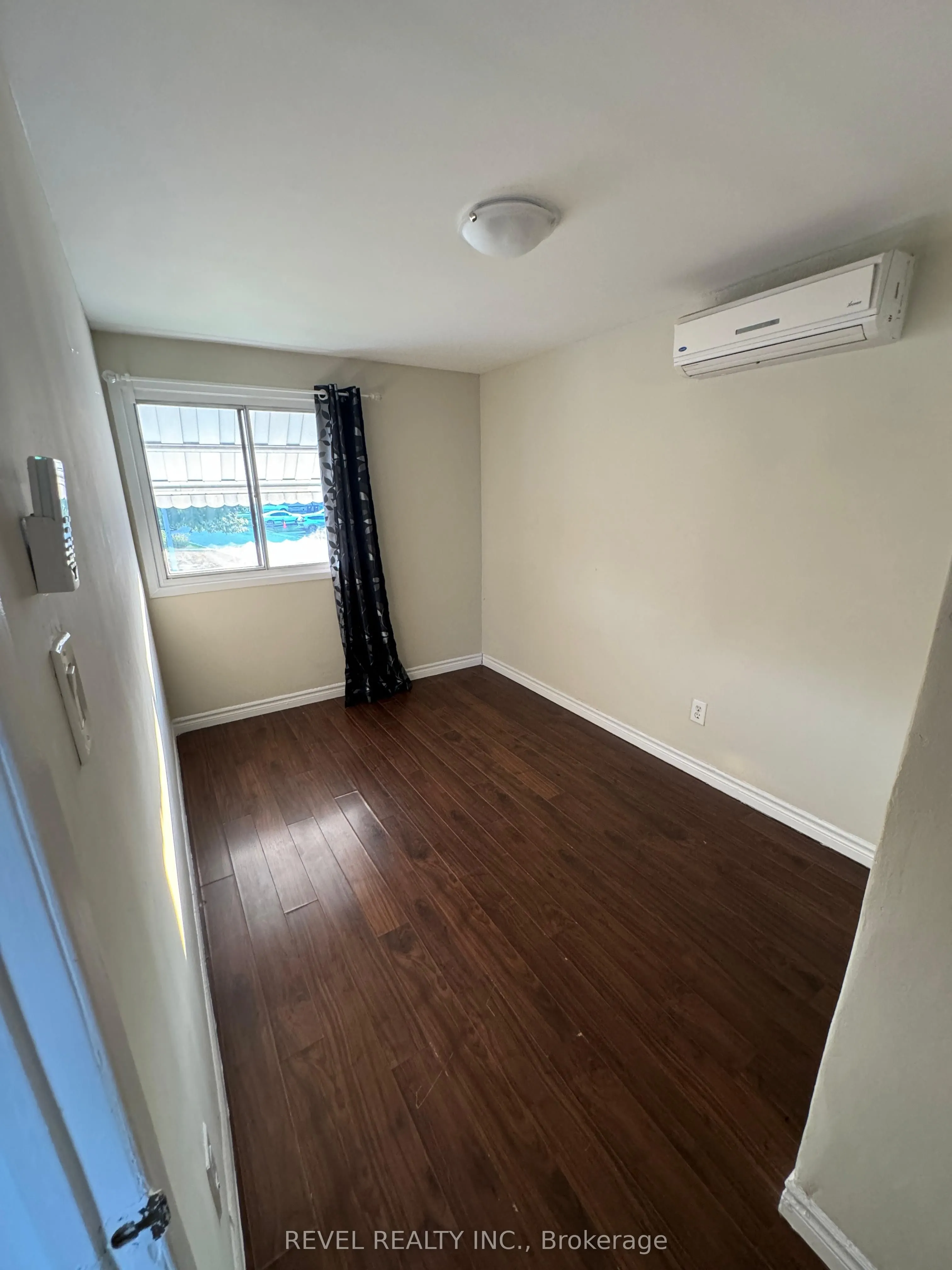24 Grand River Court