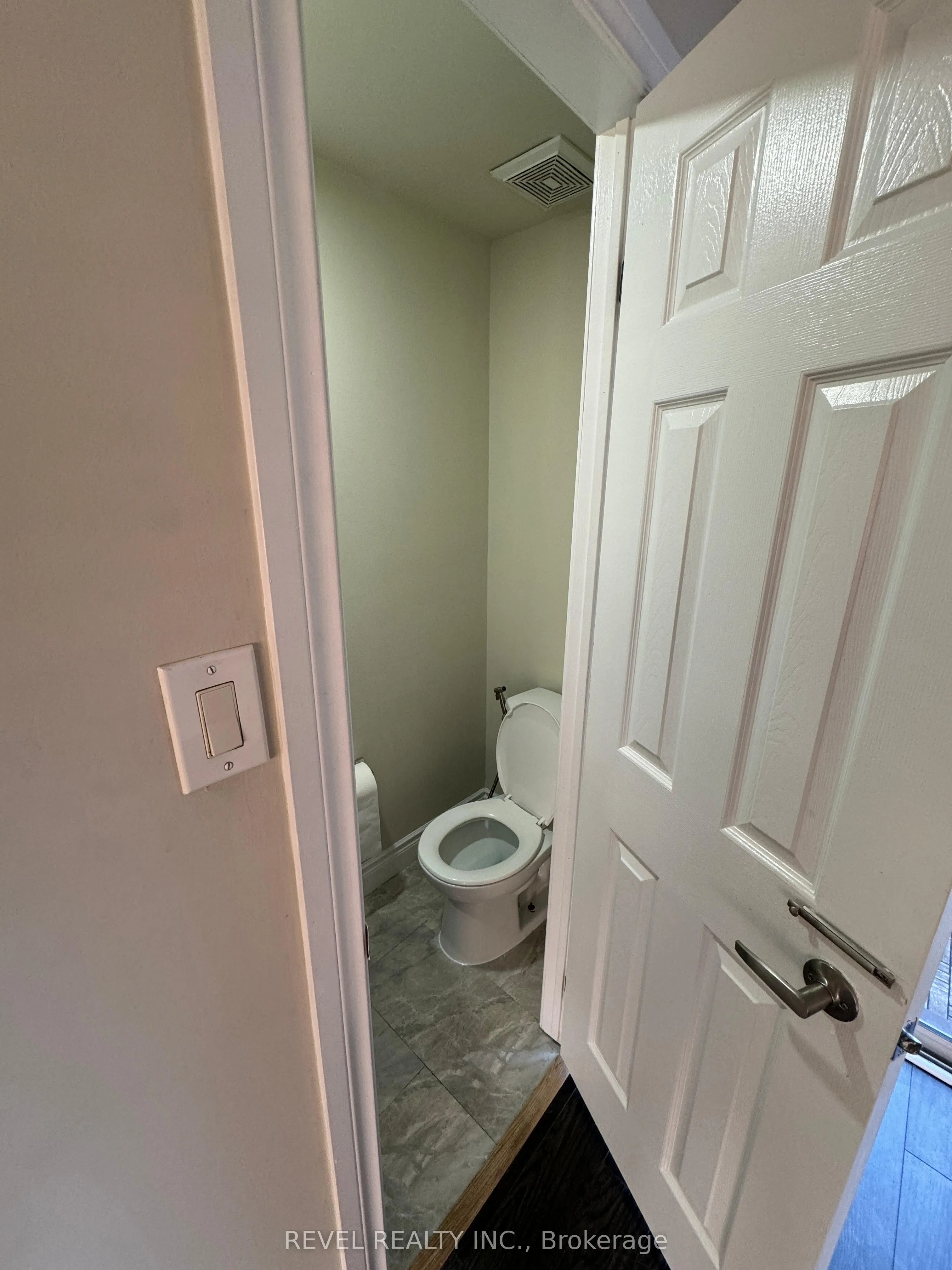 24 Grand River Court
