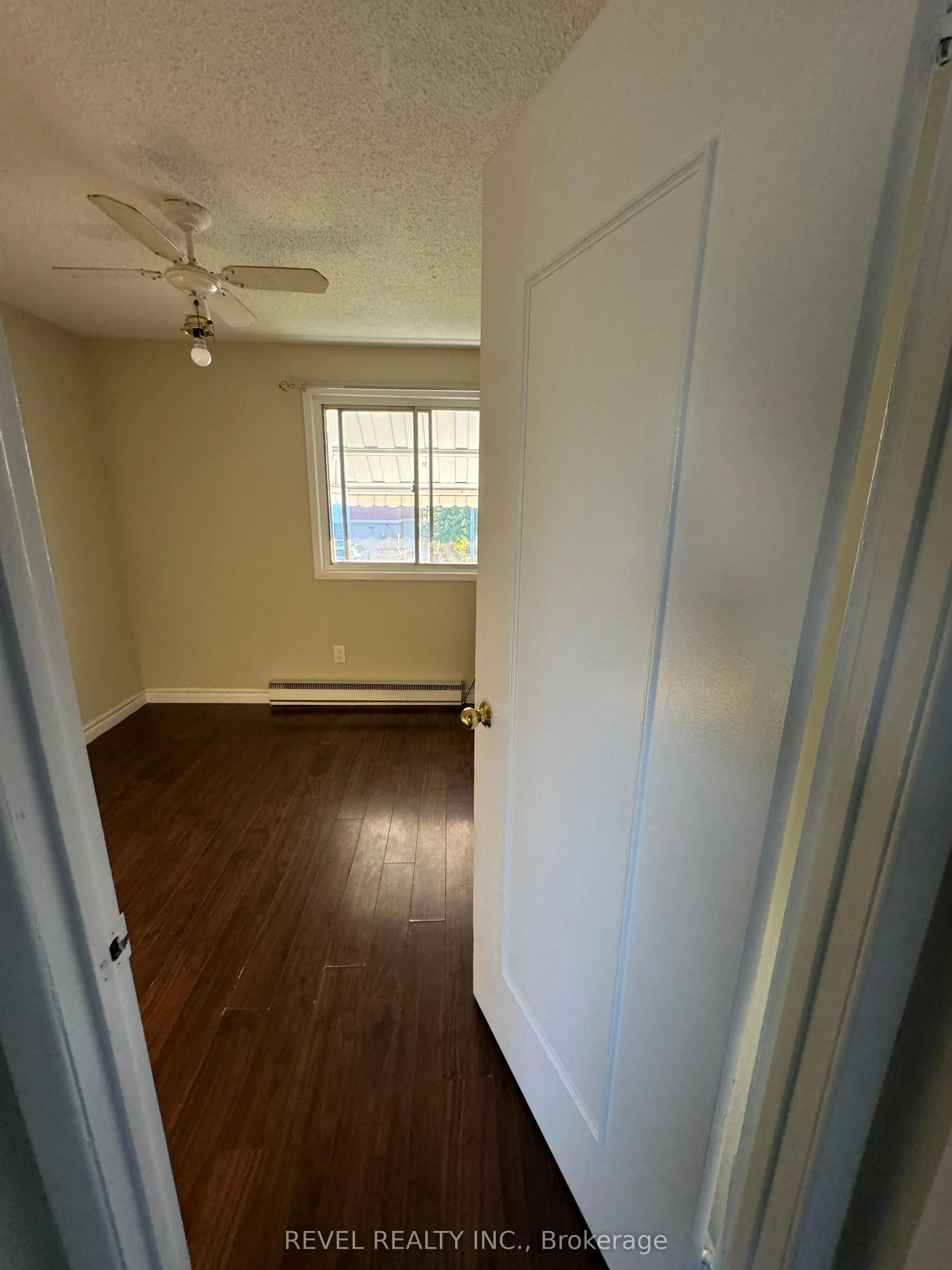 24 Grand River Court
