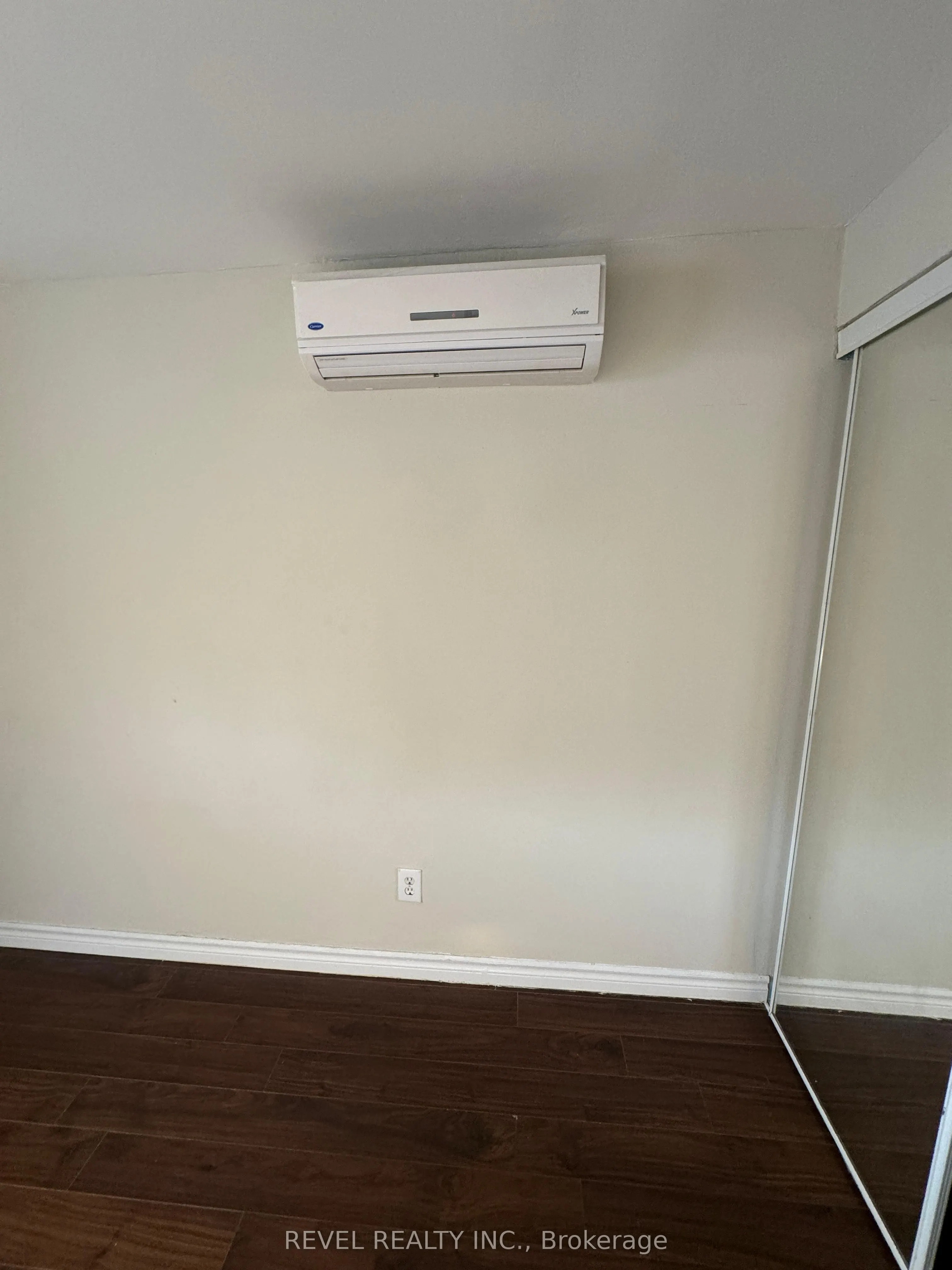 24 Grand River Court
