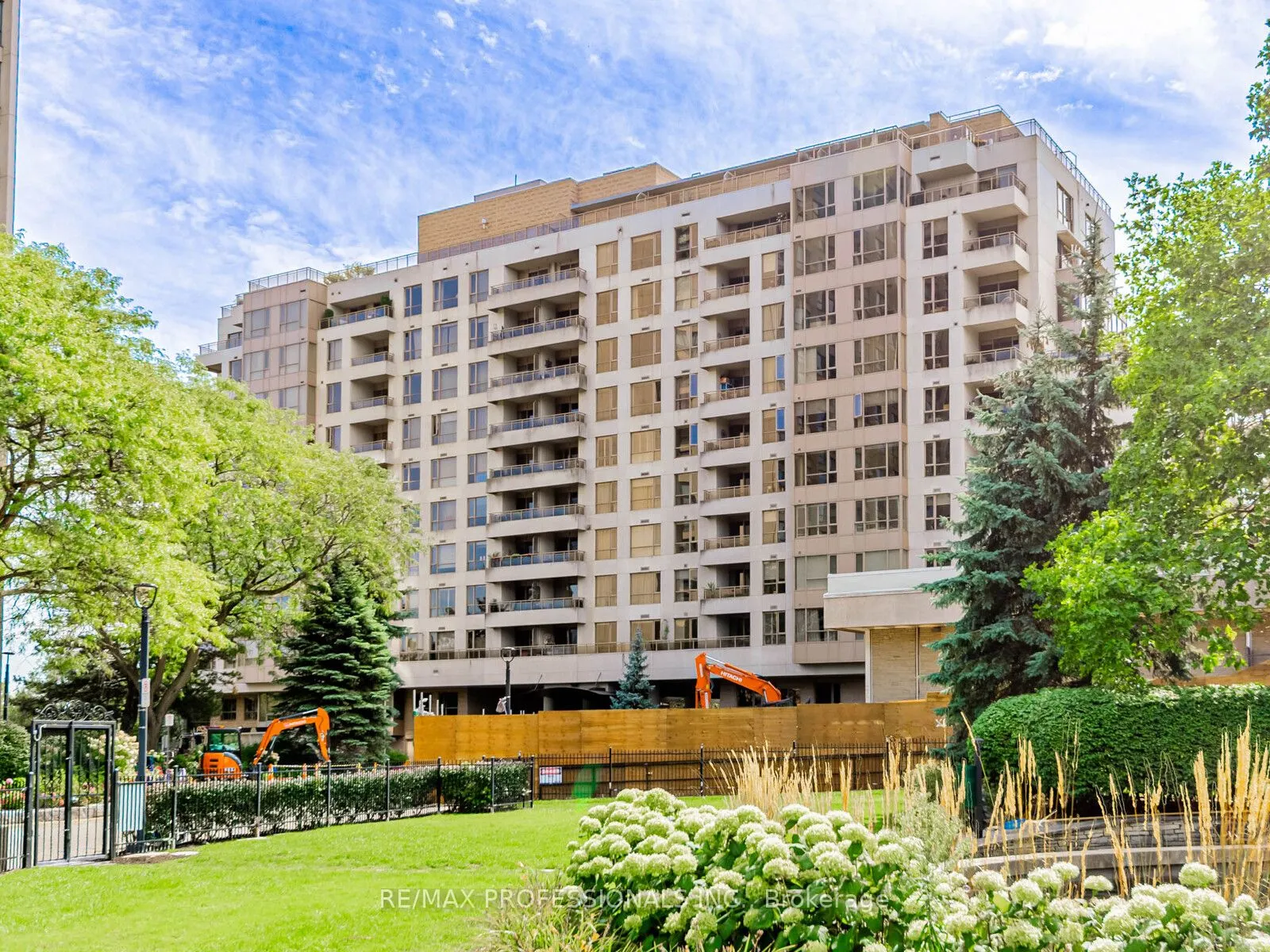 2662 Bloor Street W, #802