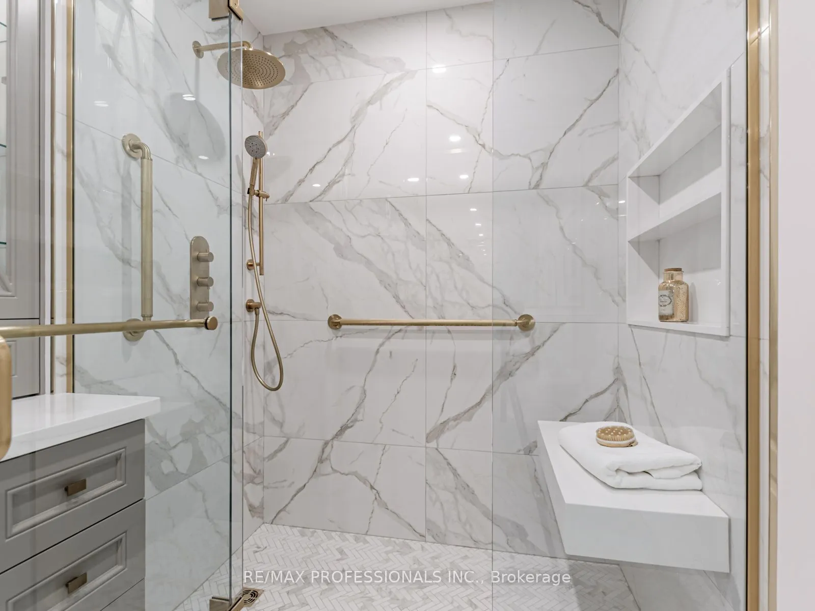 2662 Bloor Street W, #802