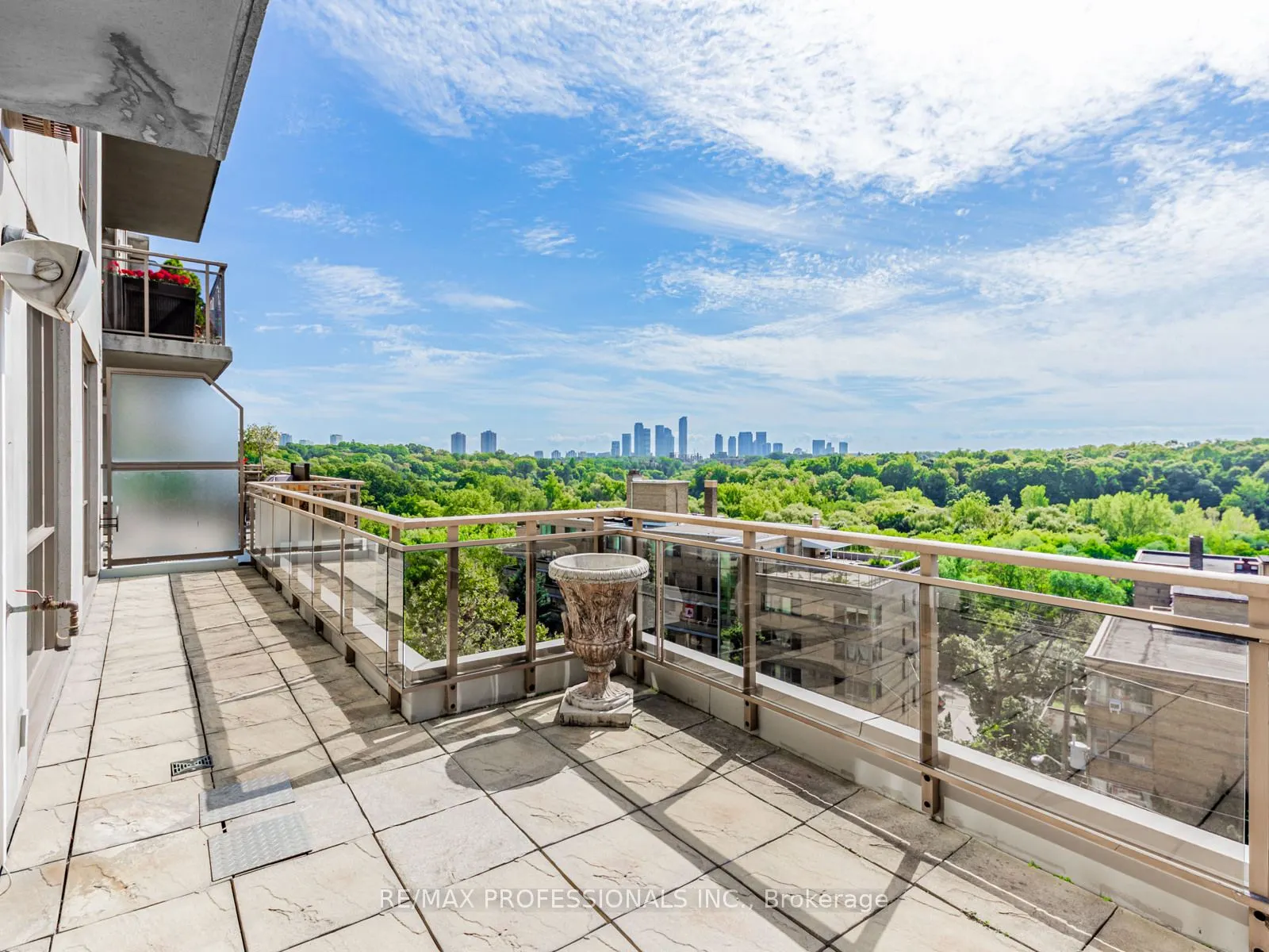 2662 Bloor Street W, #802