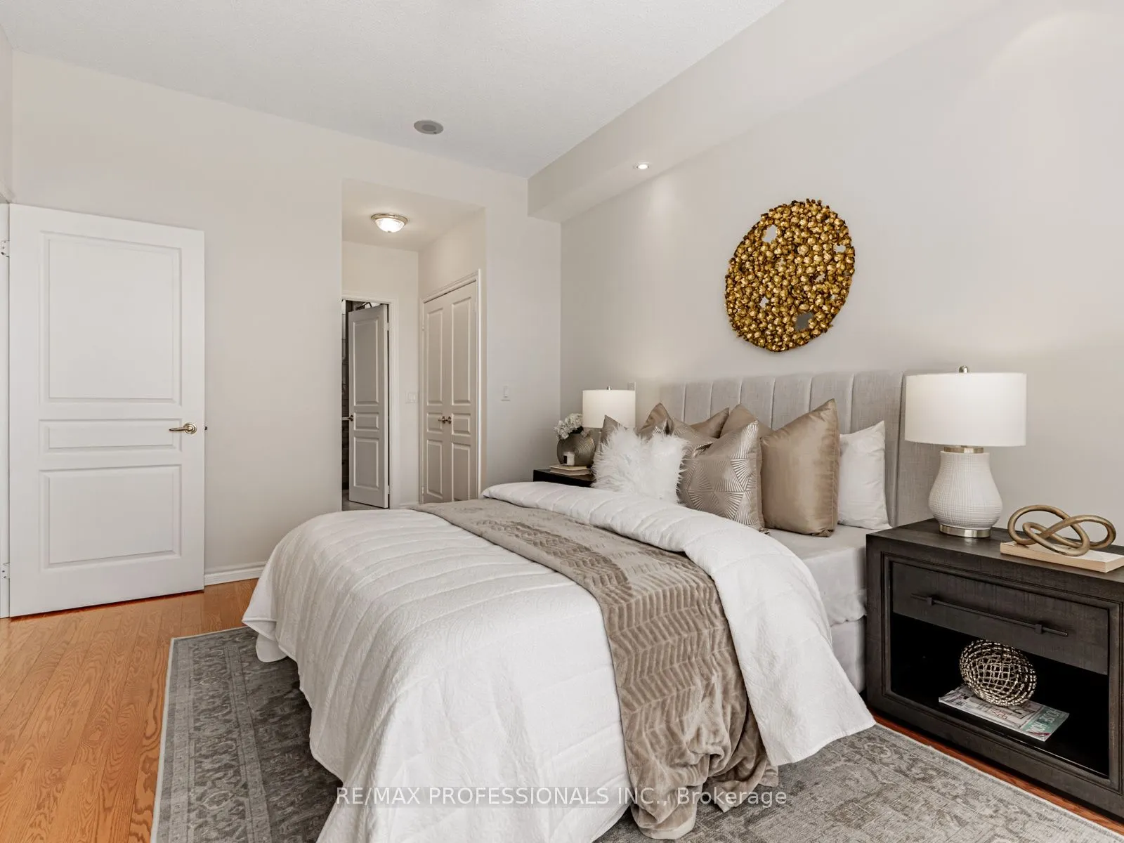 2662 Bloor Street W, #802