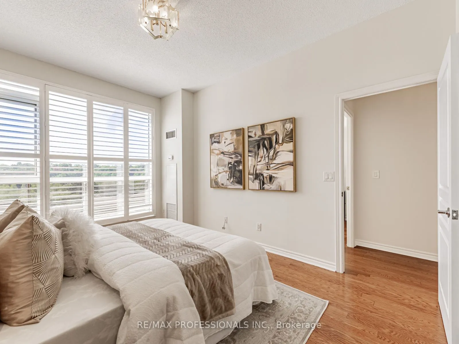 2662 Bloor Street W, #802