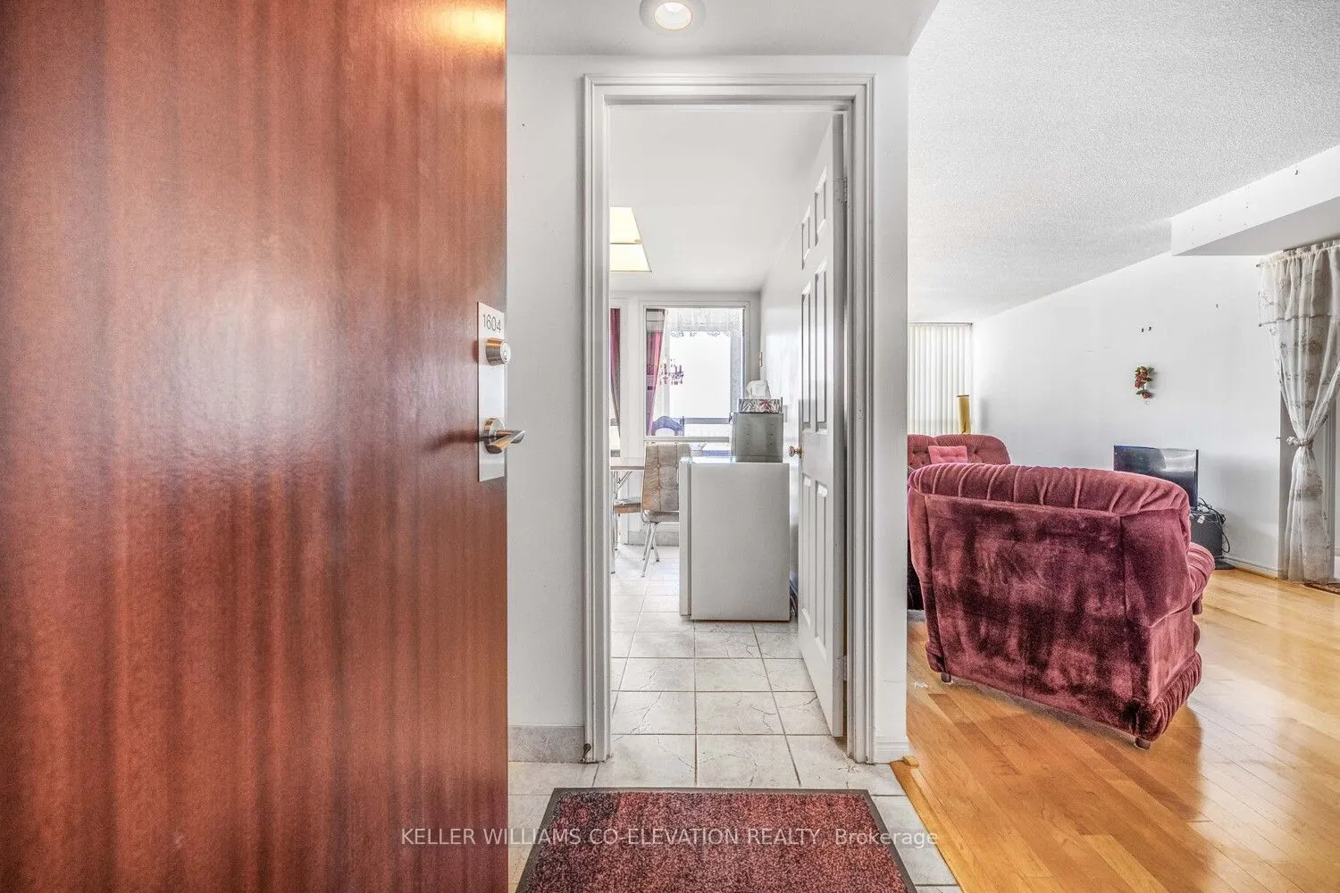 880 Dundas Street W, #1604