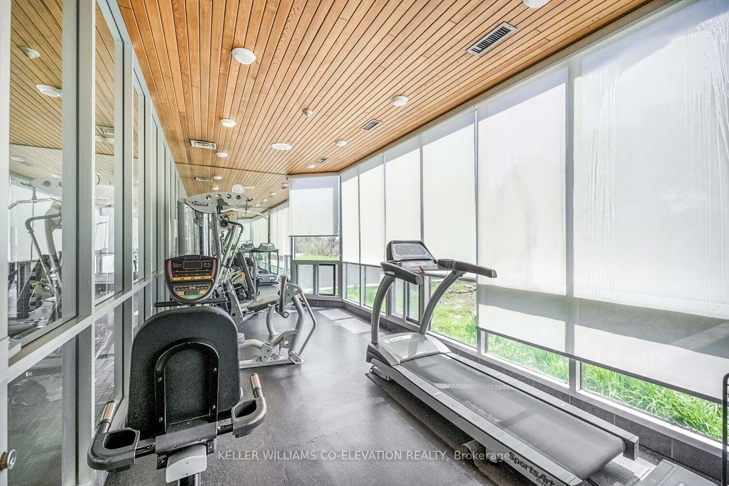 880 Dundas Street W, #1604