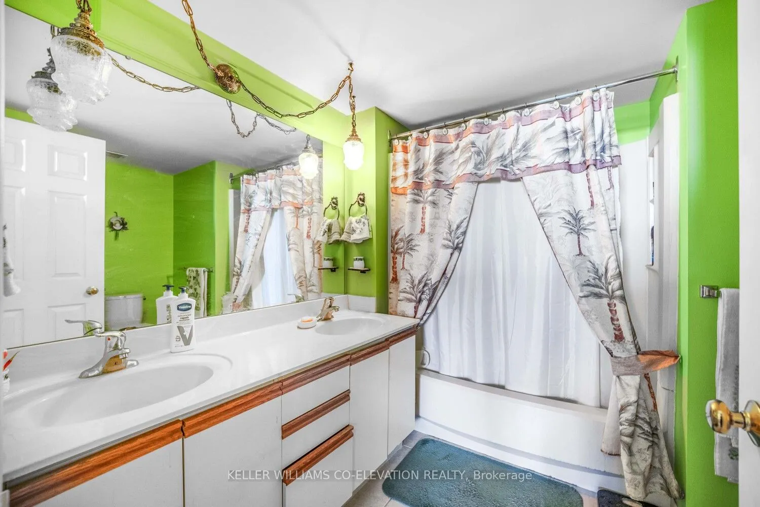 880 Dundas Street W, #1604