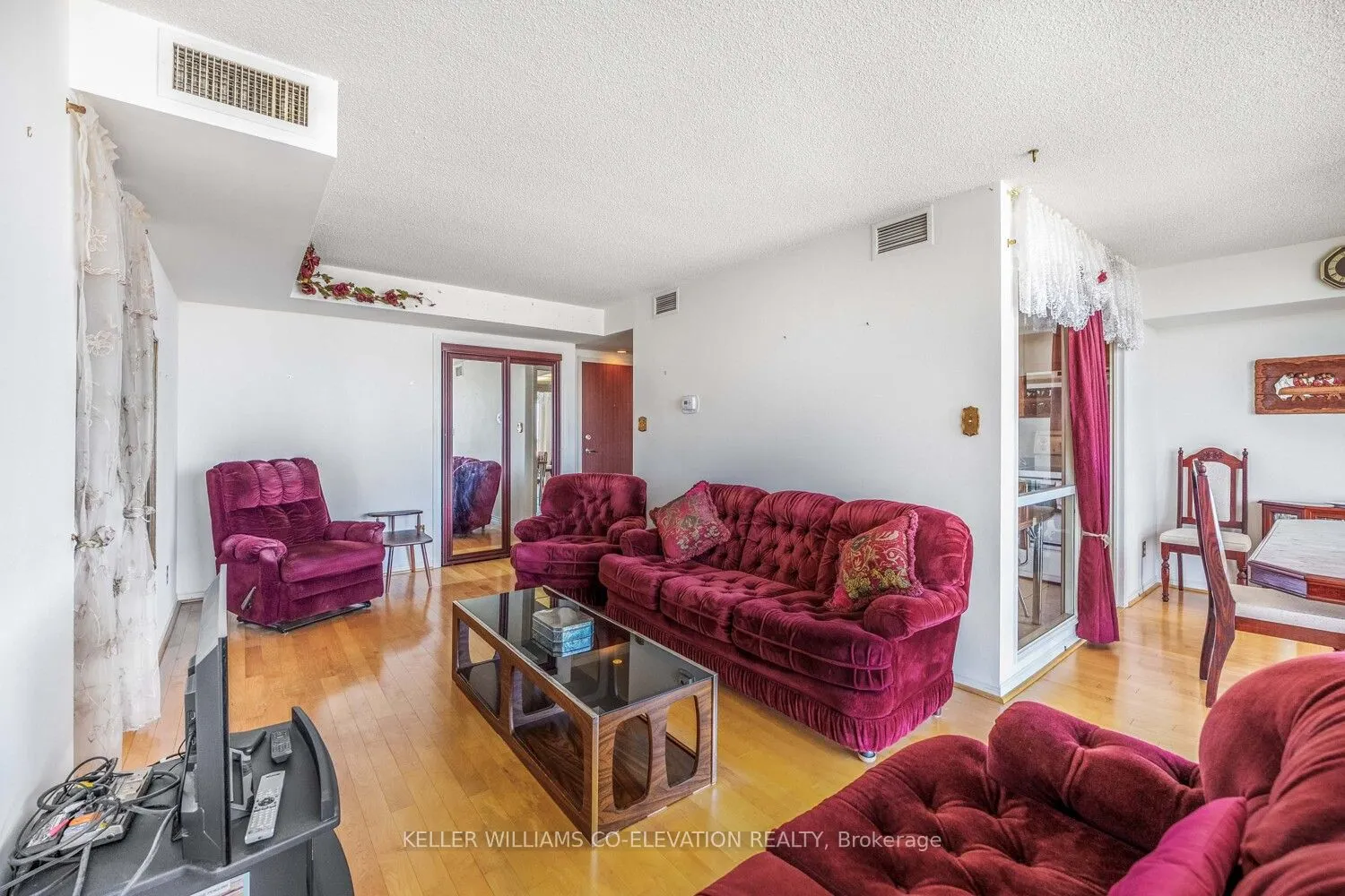 880 Dundas Street W, #1604