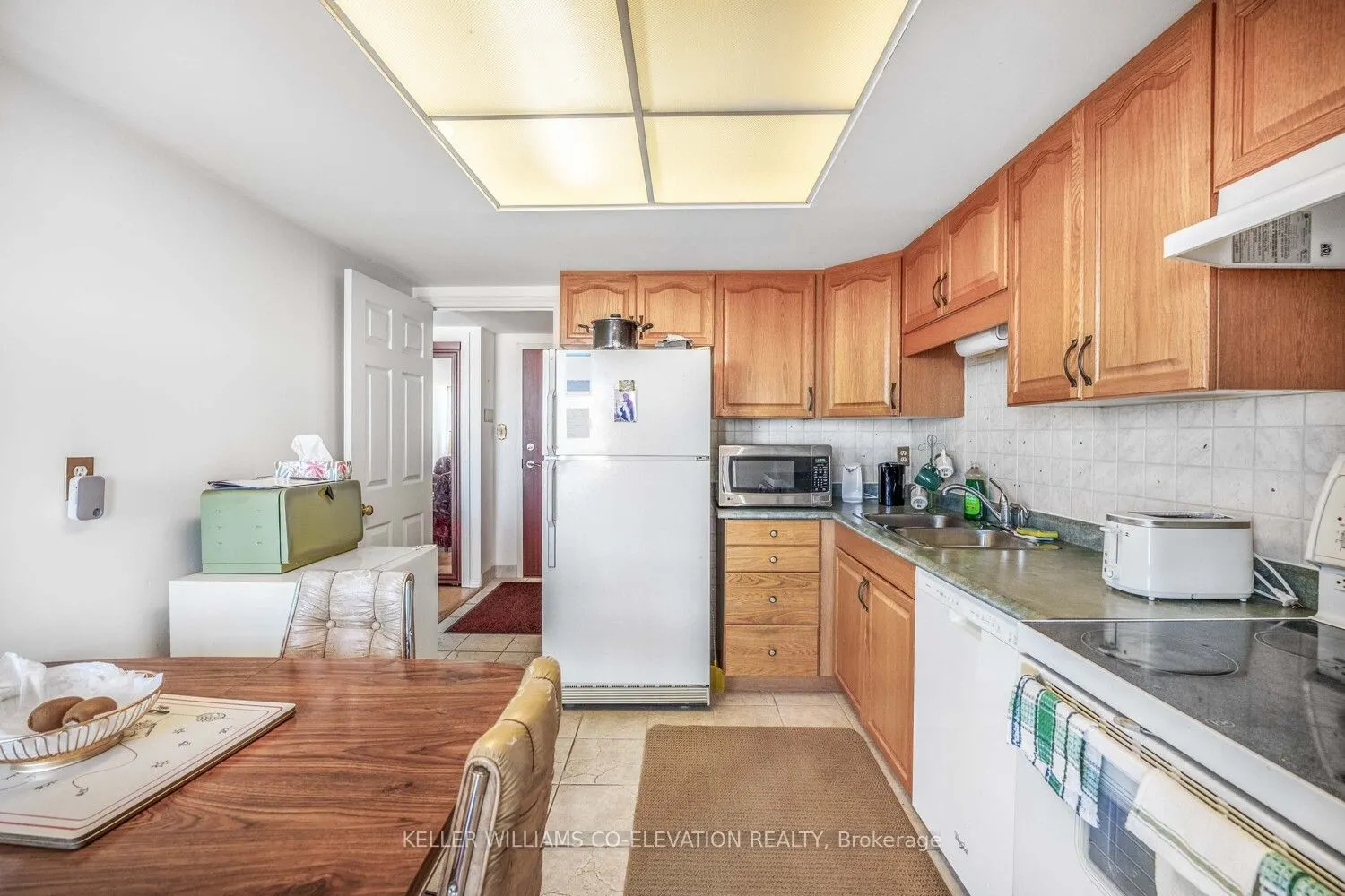 880 Dundas Street W, #1604