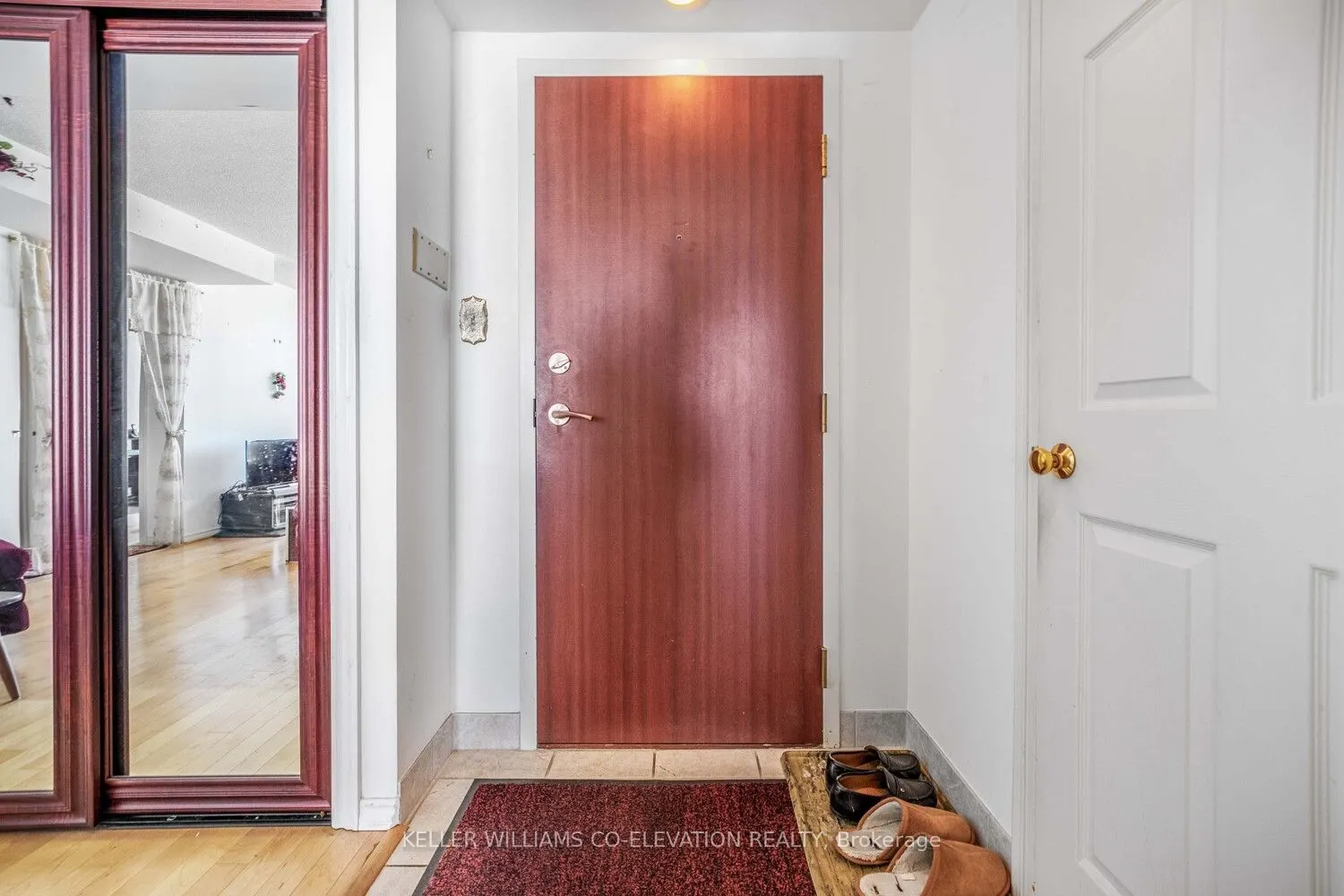 880 Dundas Street W, #1604
