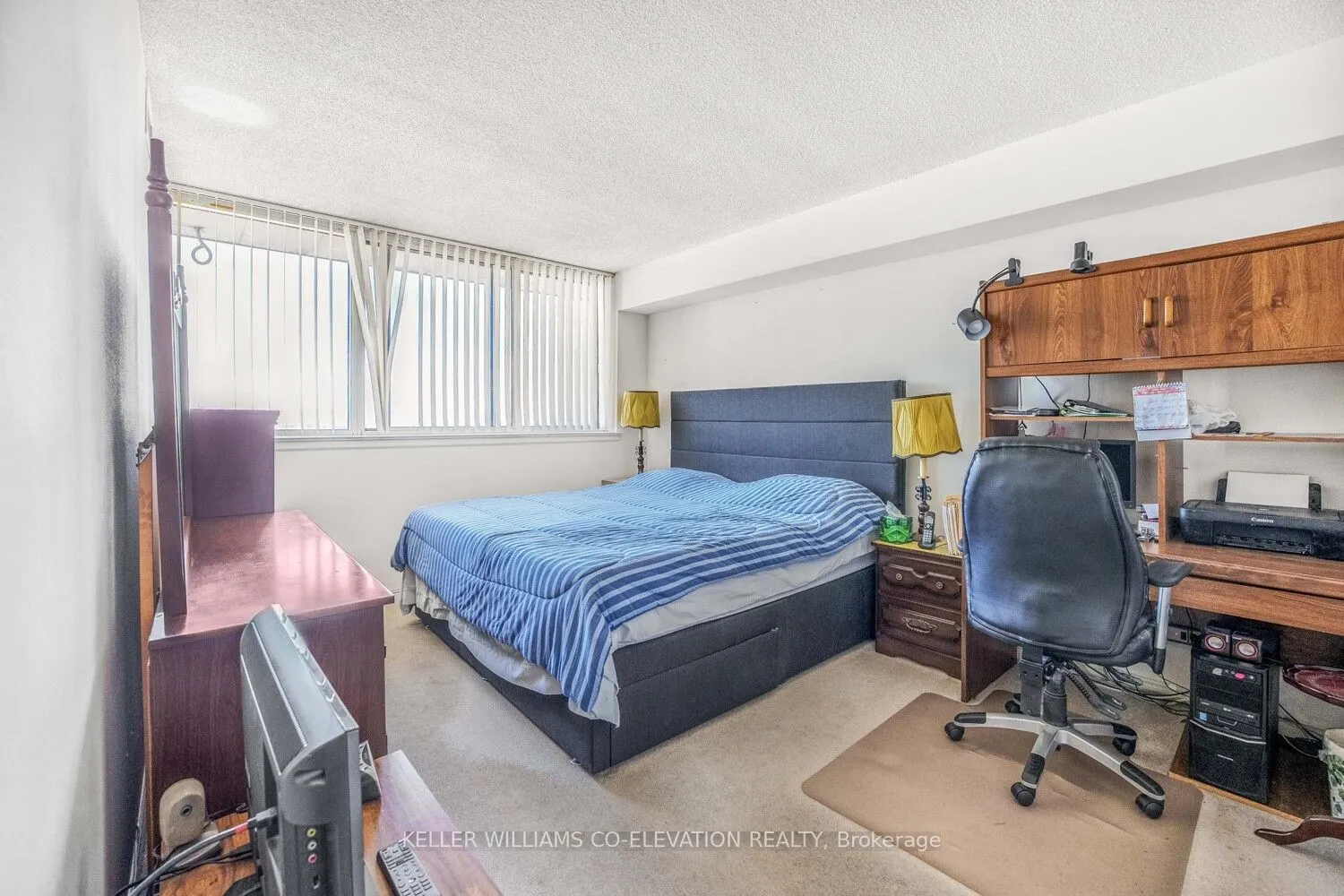 880 Dundas Street W, #1604