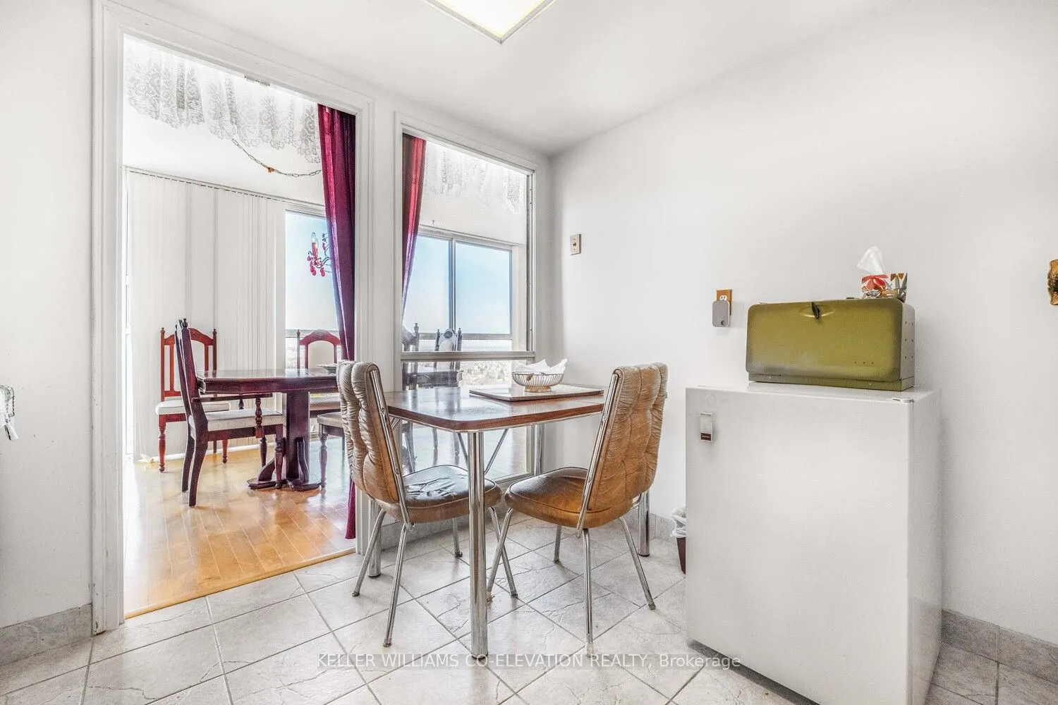 880 Dundas Street W, #1604