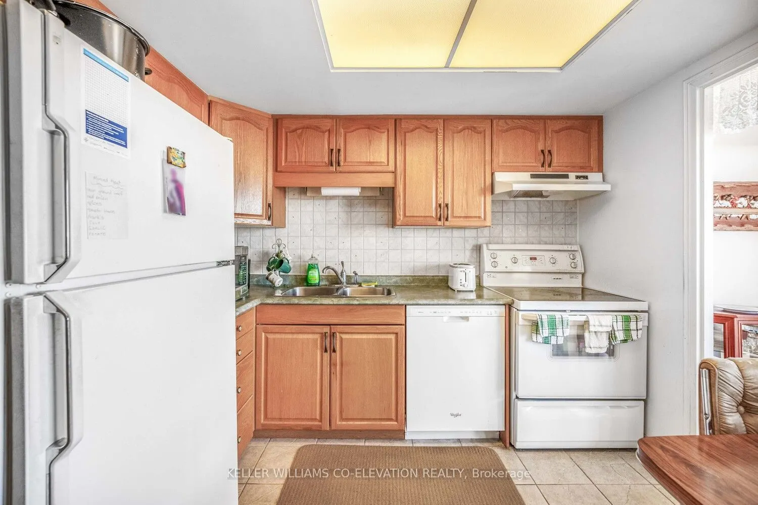 880 Dundas Street W, #1604