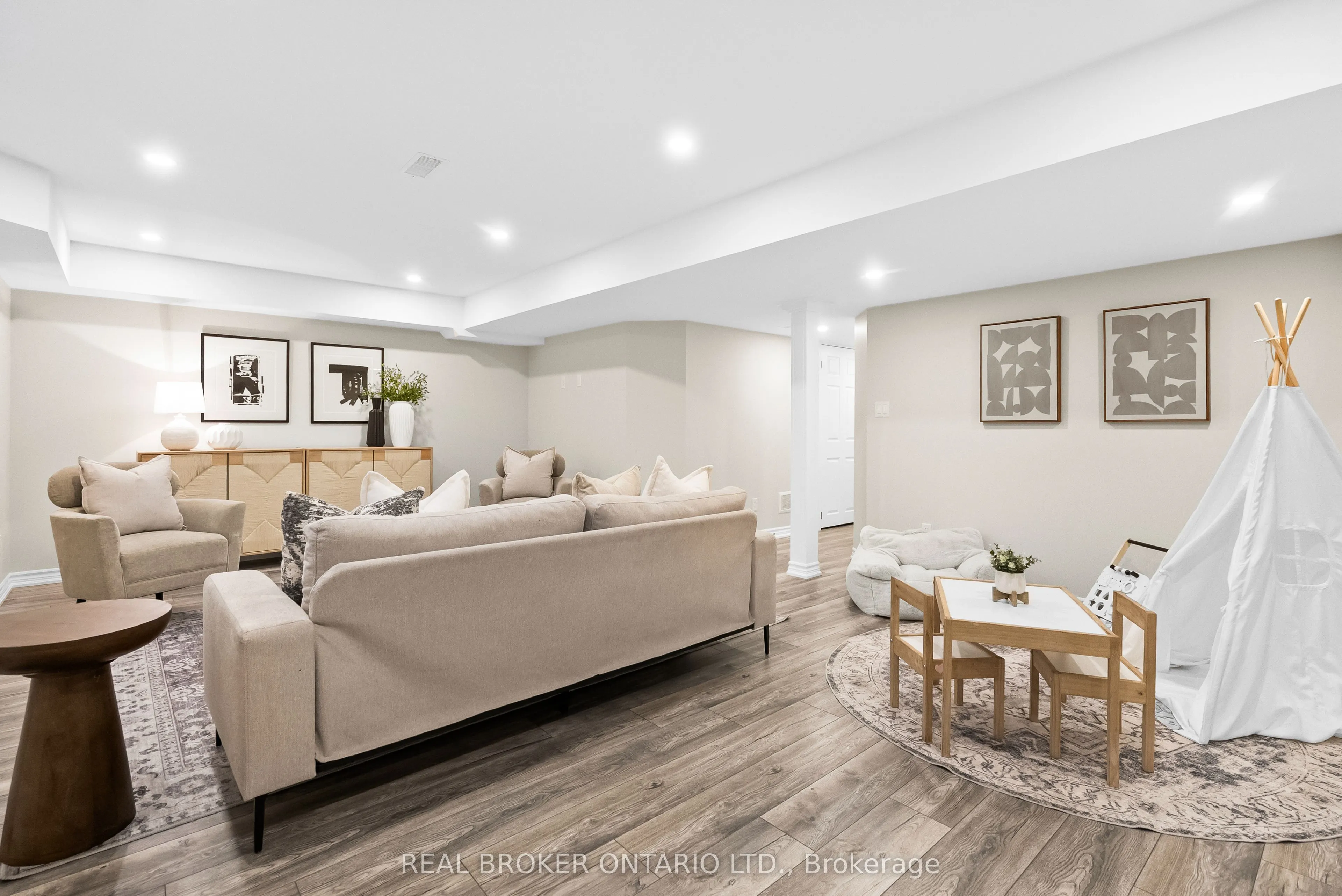 680 Laking Terrace