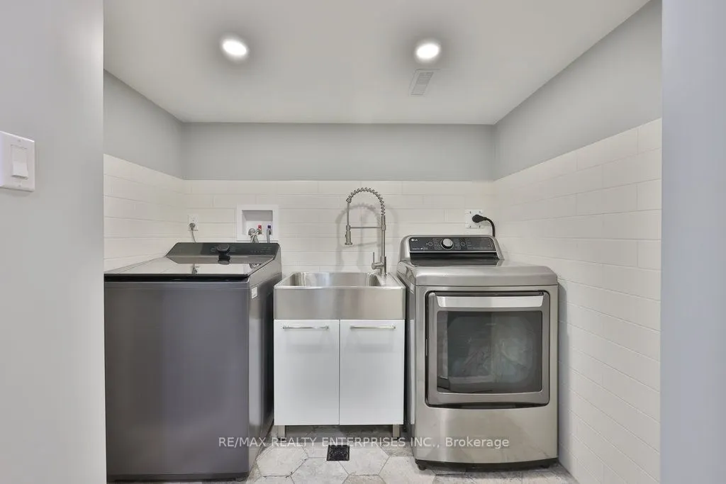 2120 Rathburn Road E, #164