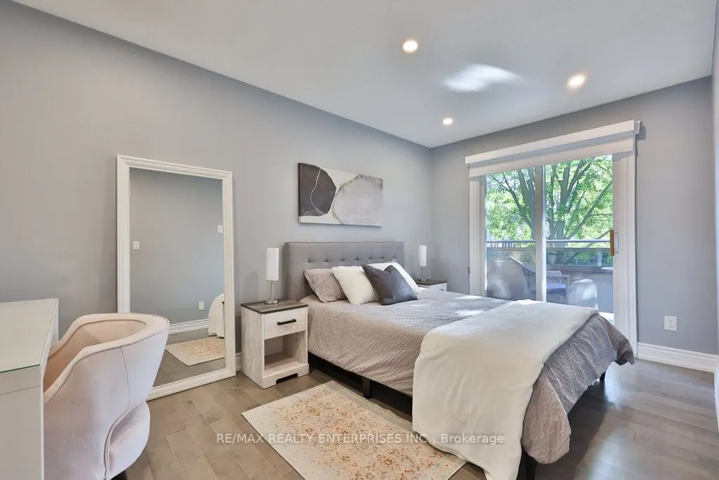 2120 Rathburn Road E, #164