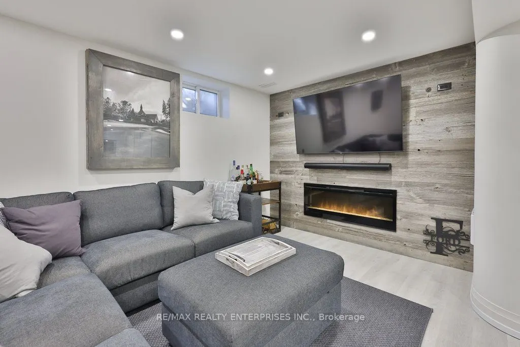 2120 Rathburn Road E, #164