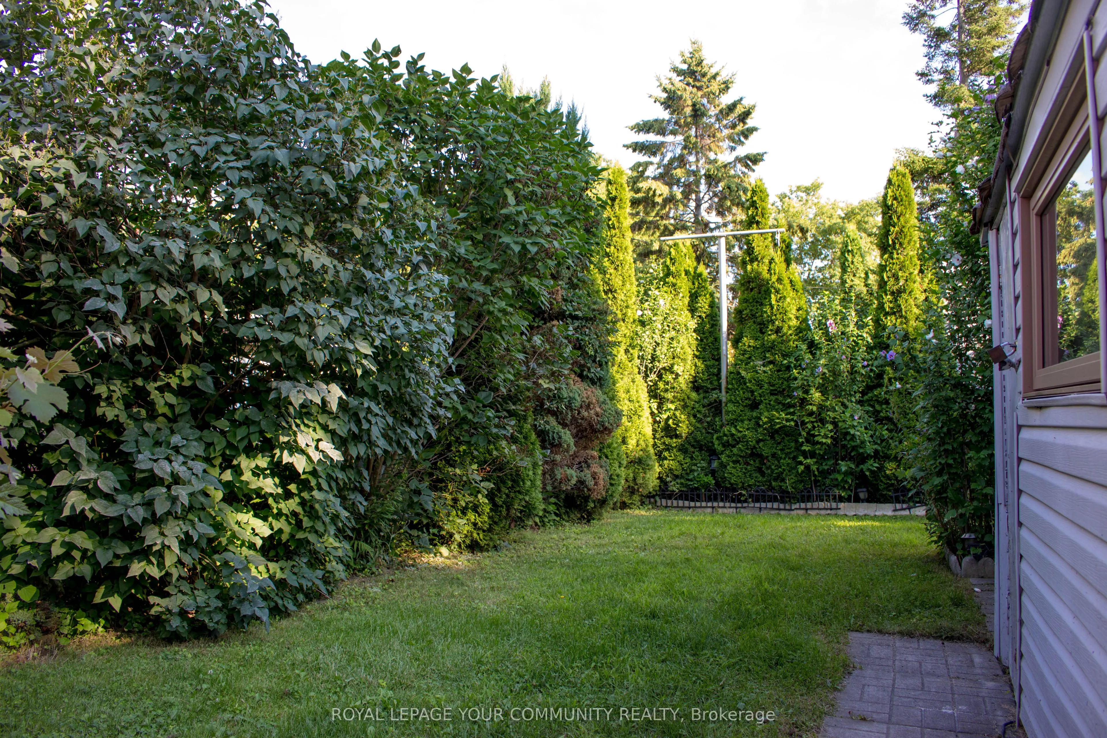 33A Alcan Avenue, #MAIN&UPPER