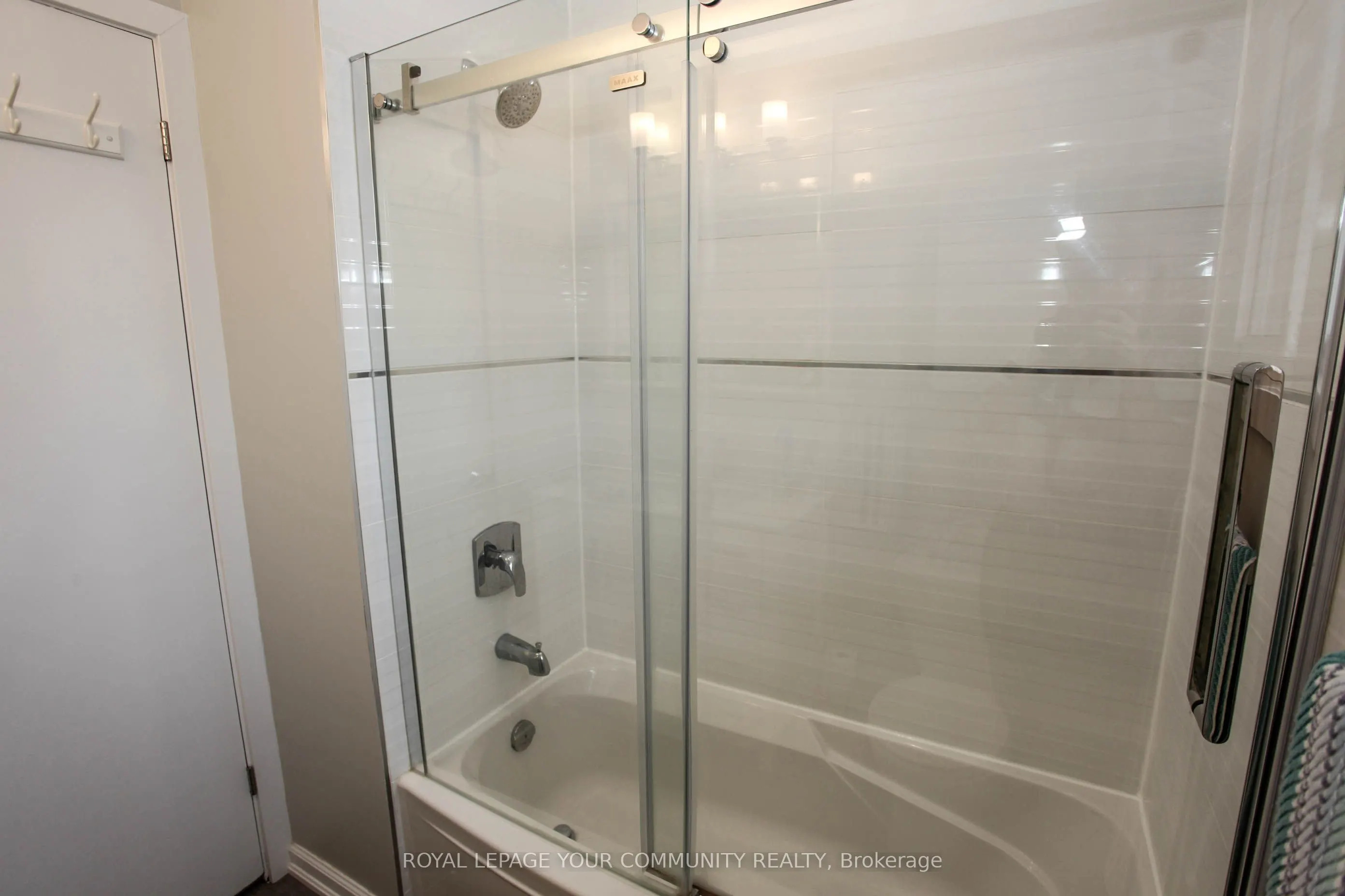 33A Alcan Avenue, #MAIN&UPPER