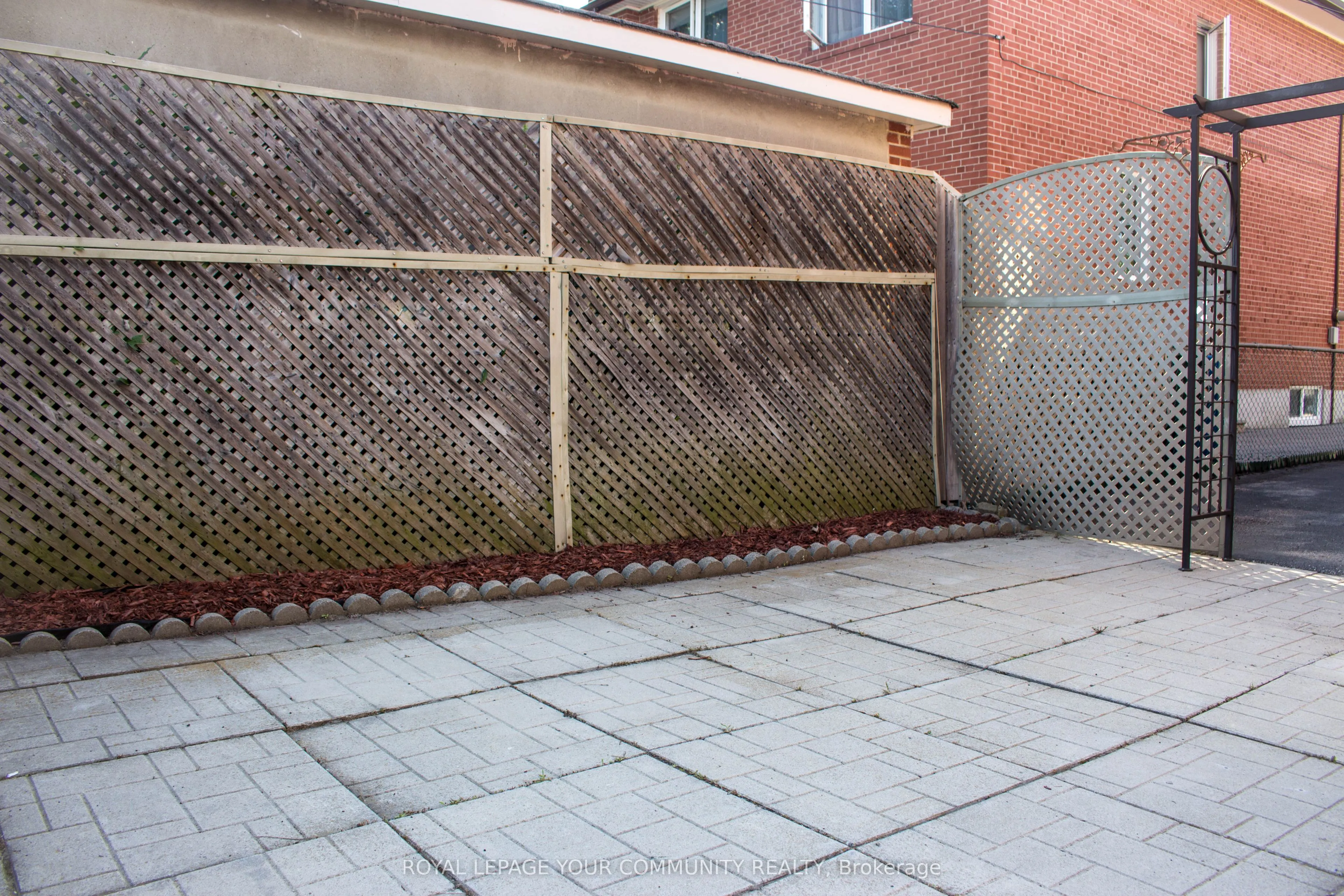 33A Alcan Avenue, #MAIN&UPPER