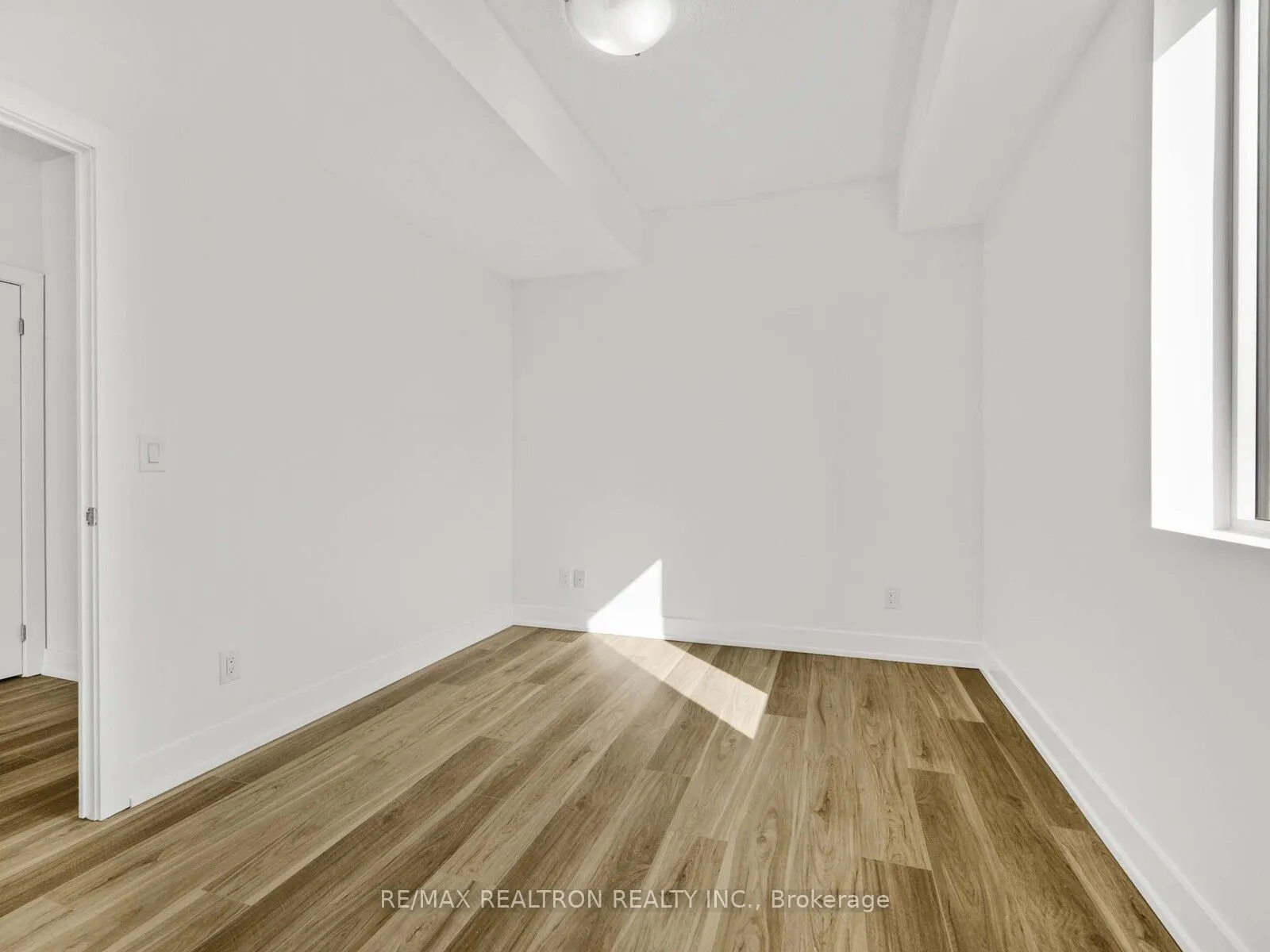1638 Bloor Street W, #601