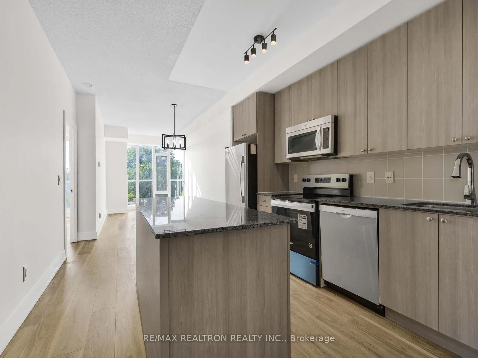 1638 Bloor Street W, #601
