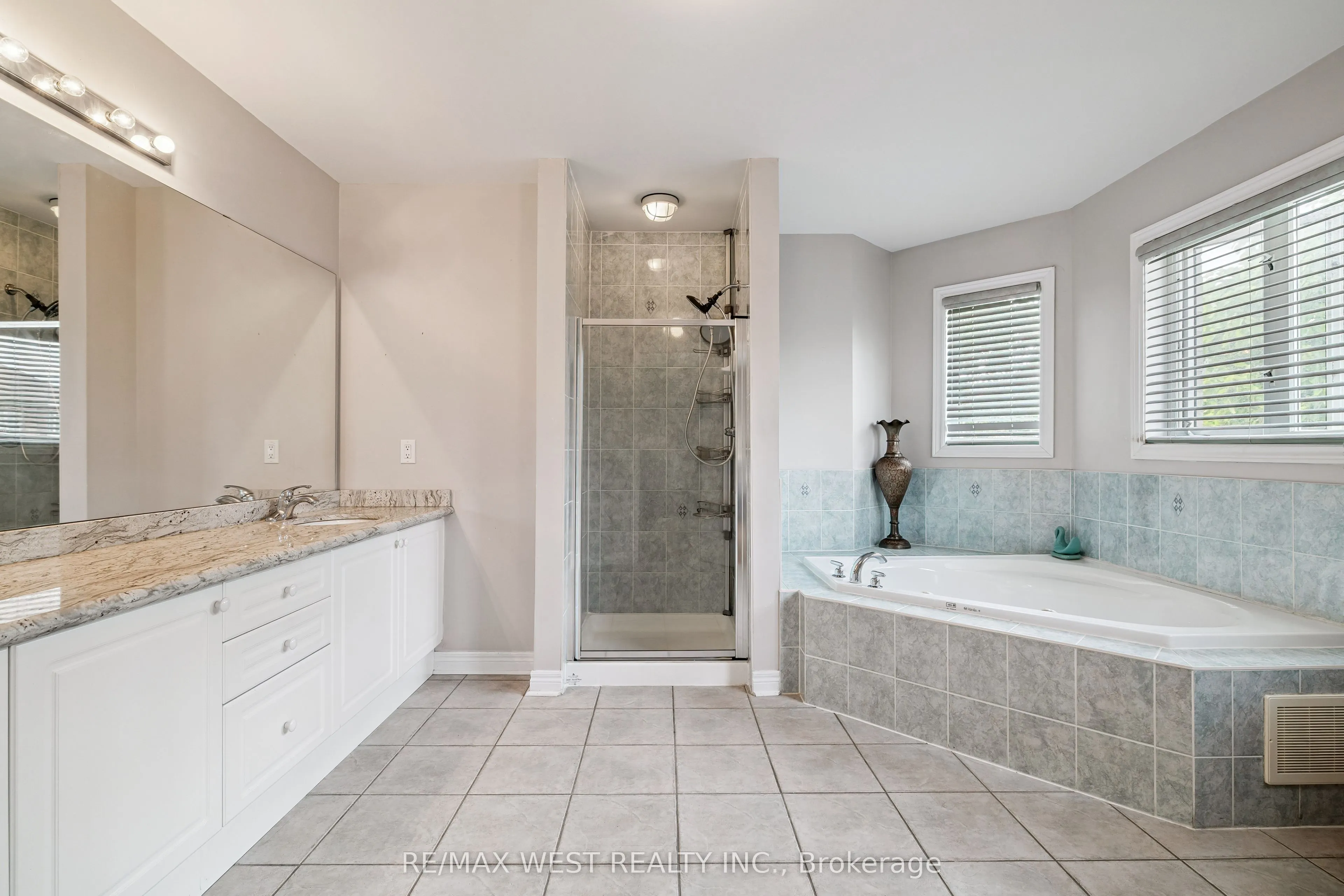 2587 North Ridge Trail
