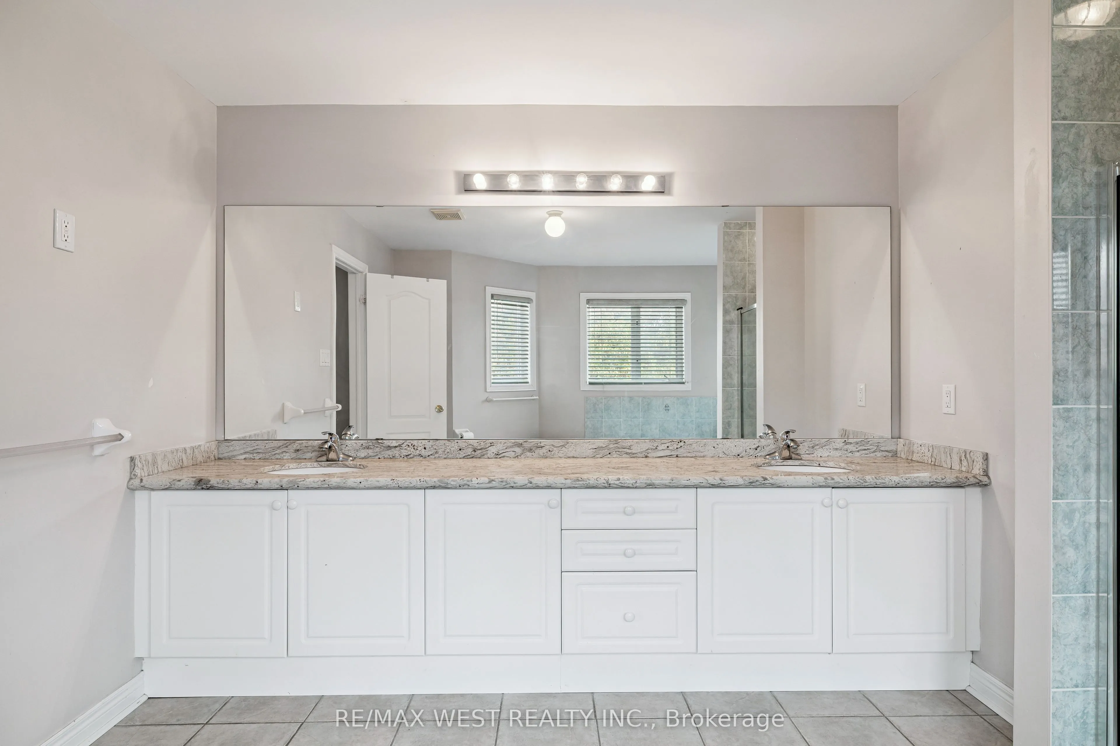 2587 North Ridge Trail