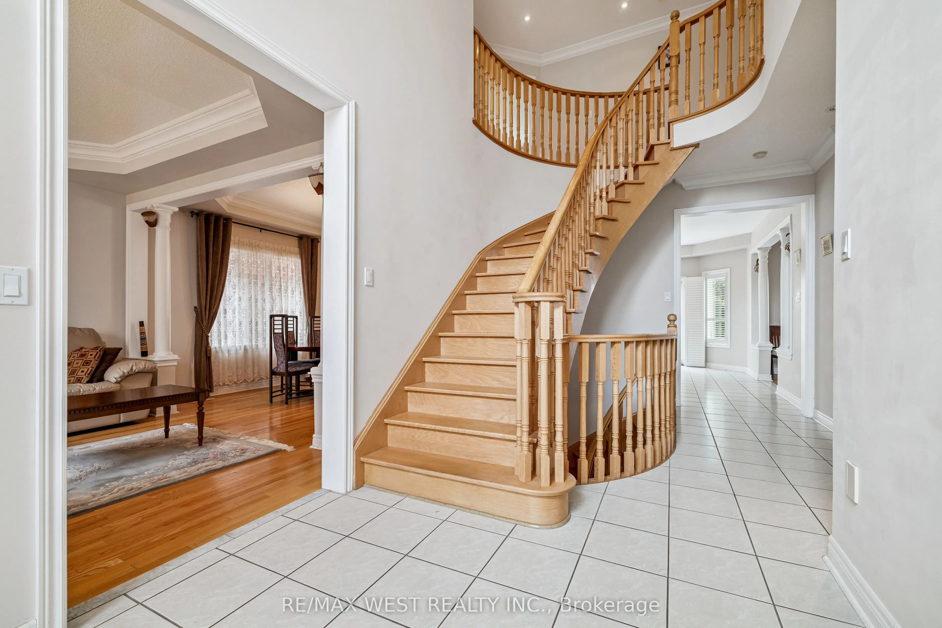 2587 North Ridge Trail