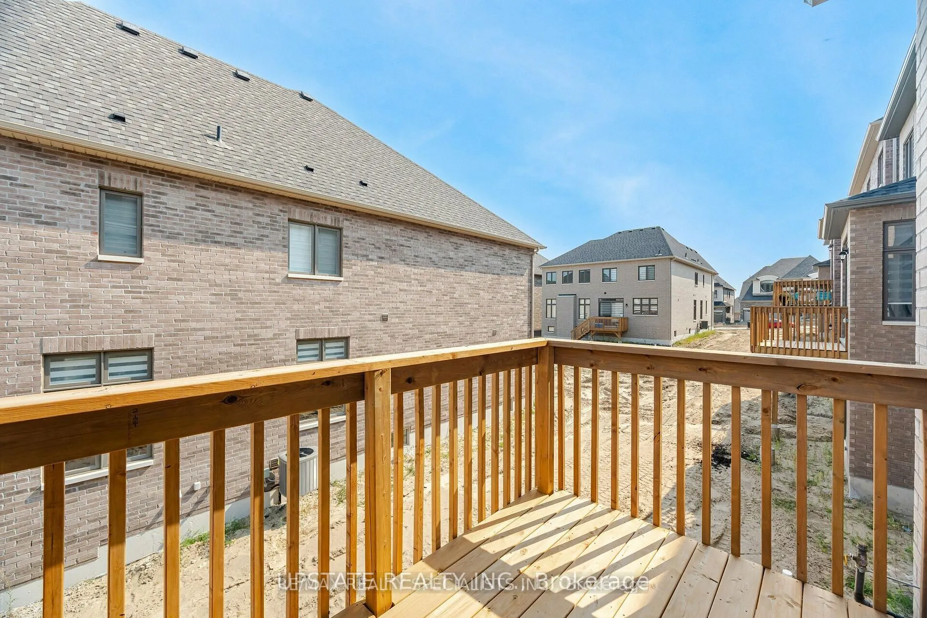 98 Raspberry Ridge Avenue