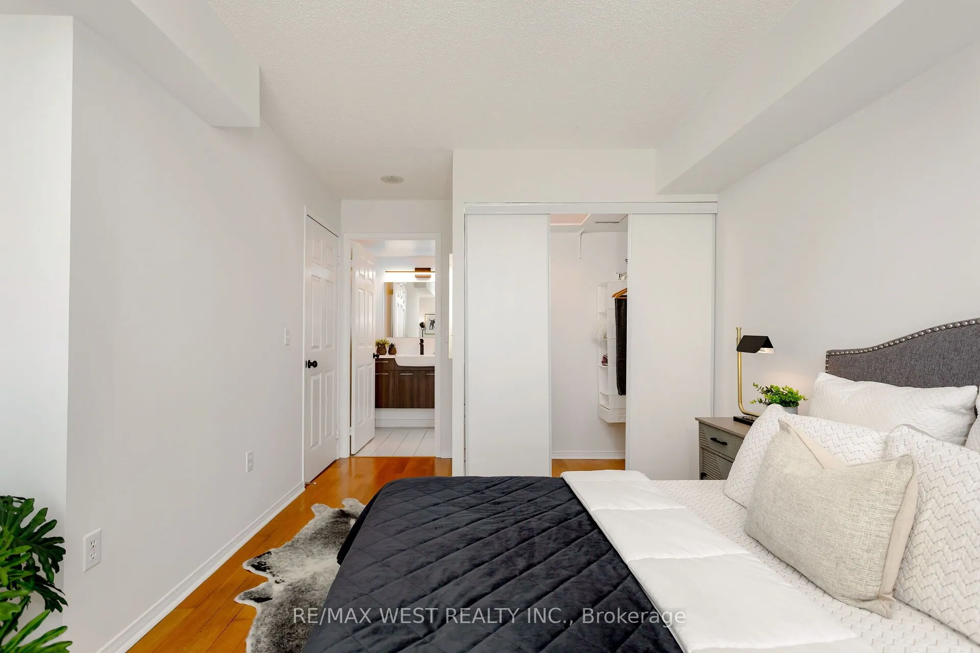 17 Michael Power Place, #806
