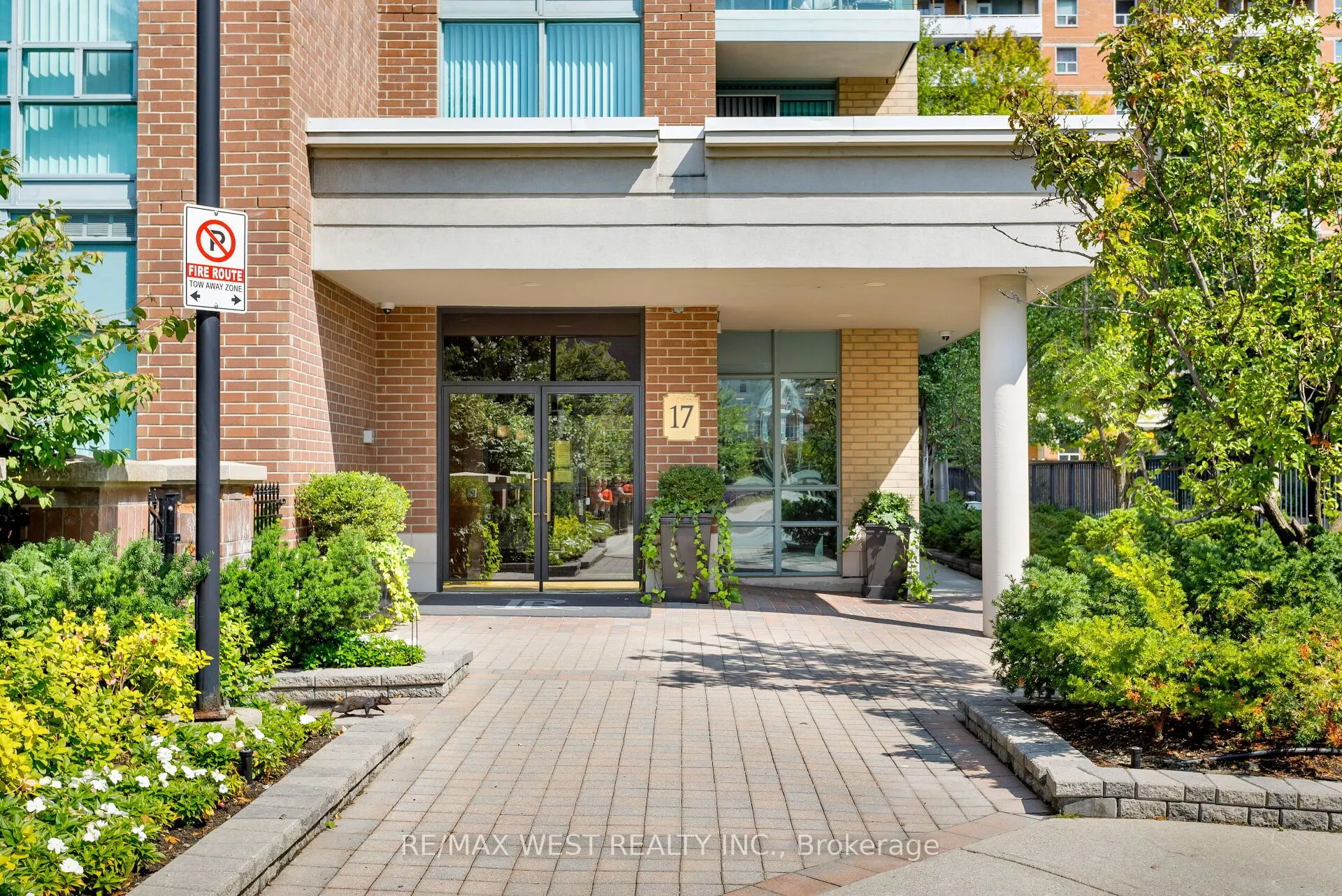 17 Michael Power Place, #806