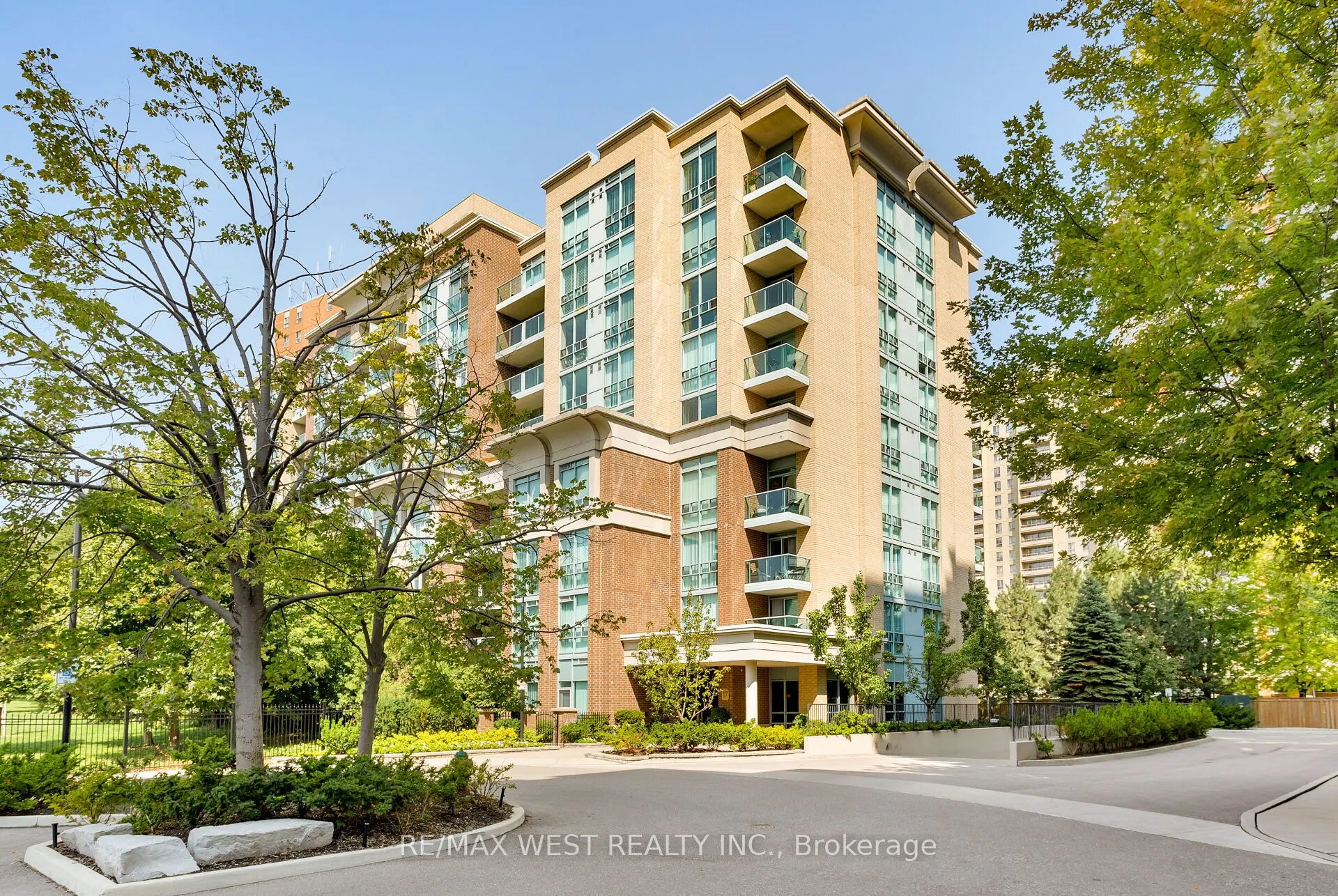 17 Michael Power Place, #806