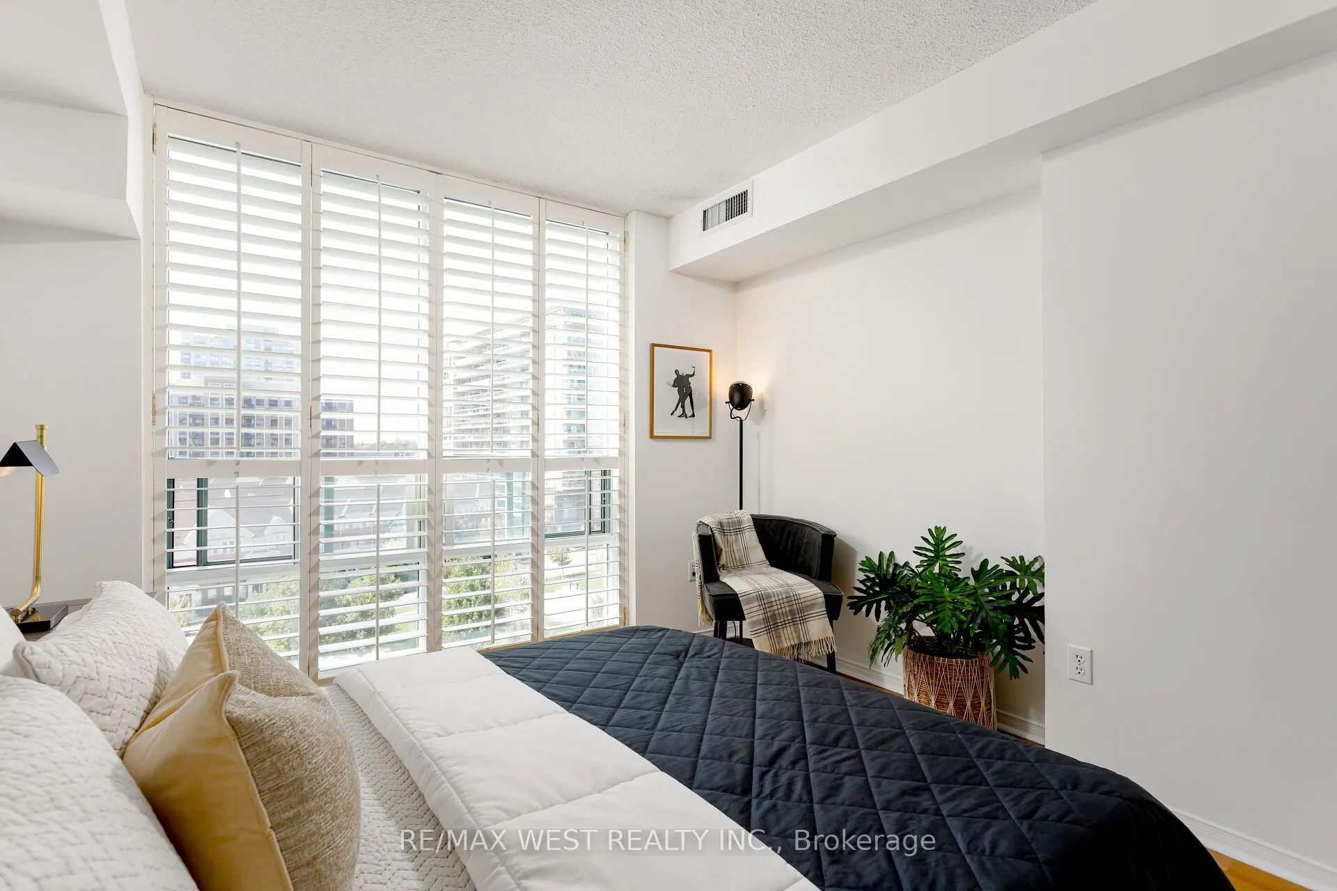 17 Michael Power Place, #806