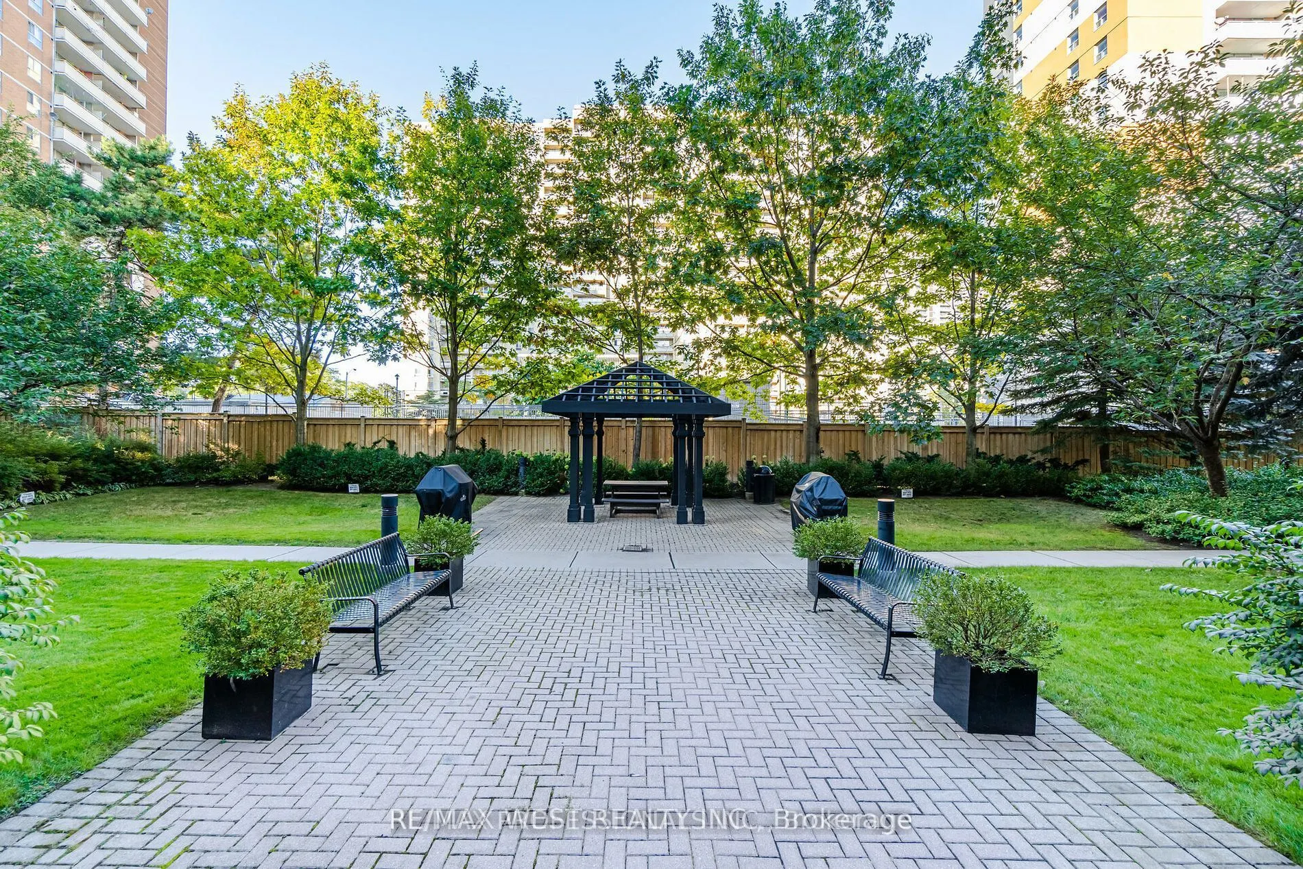 17 Michael Power Place, #806