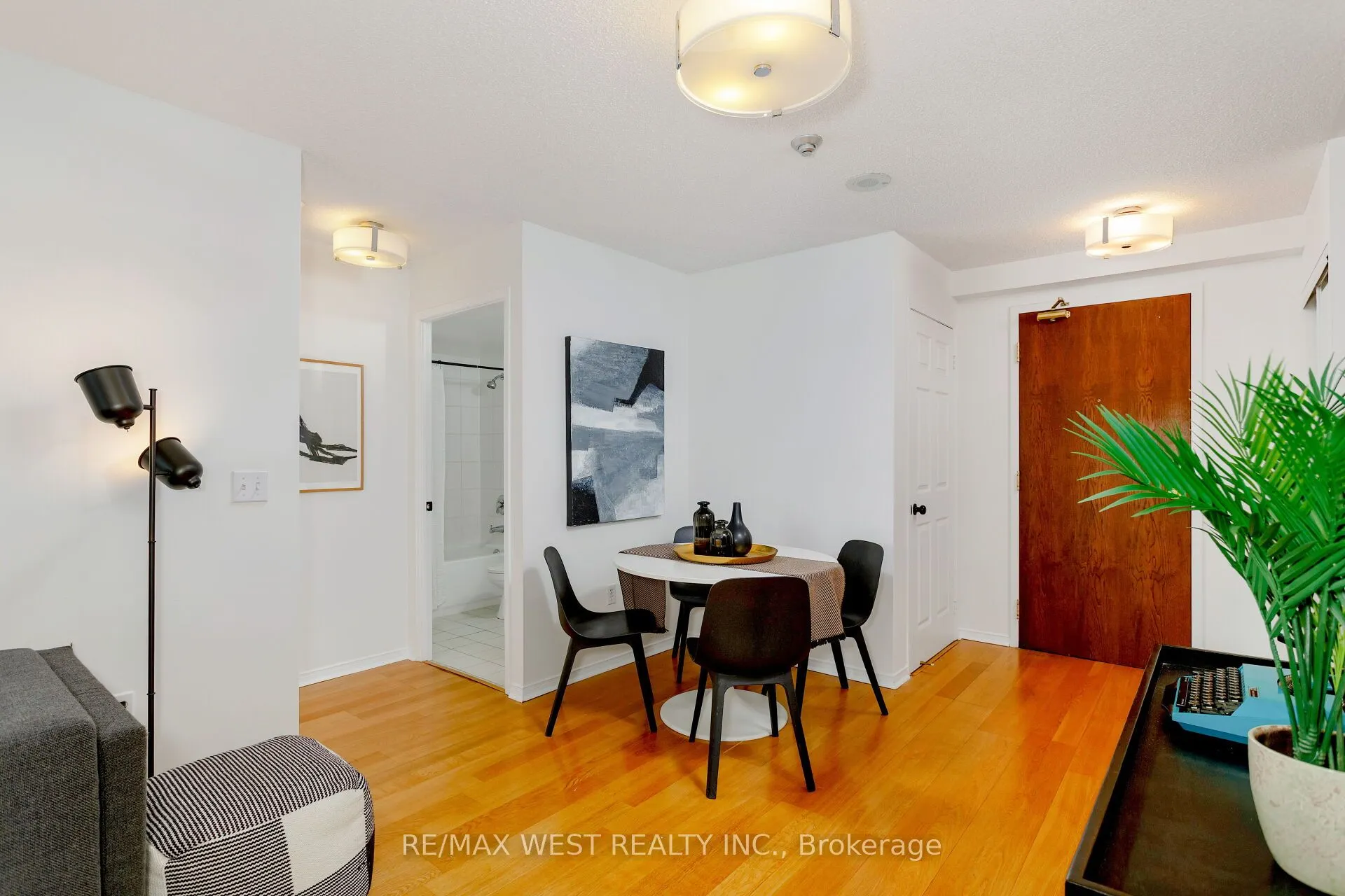 17 Michael Power Place, #806