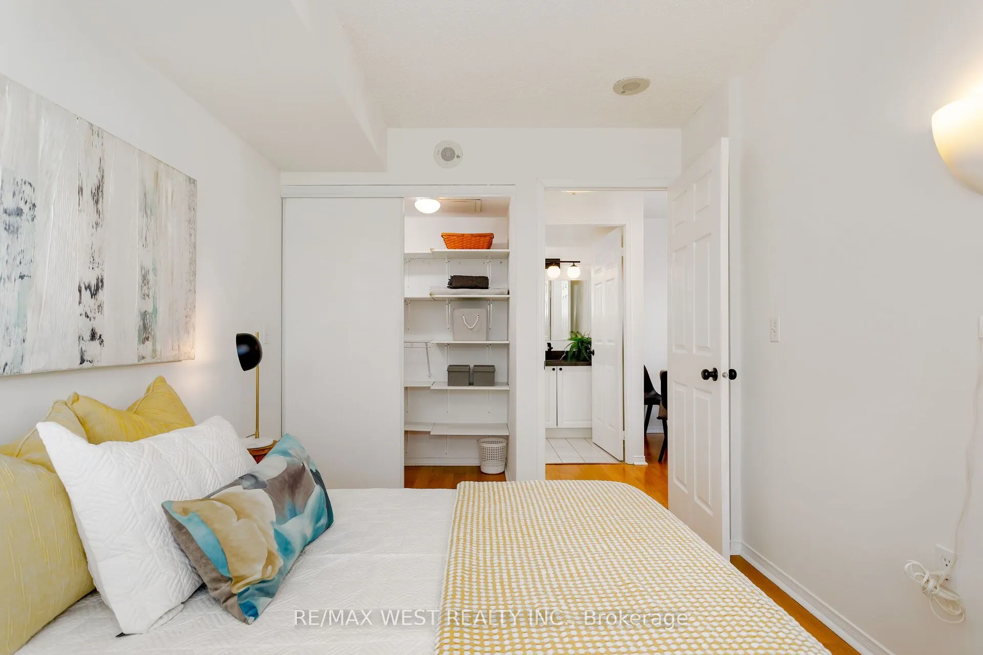 17 Michael Power Place, #806