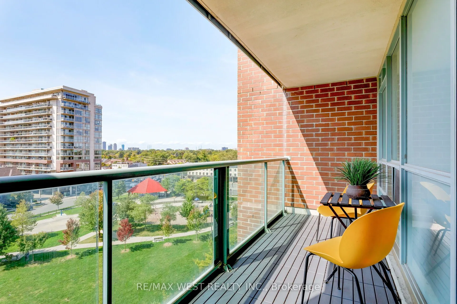 17 Michael Power Place, #806