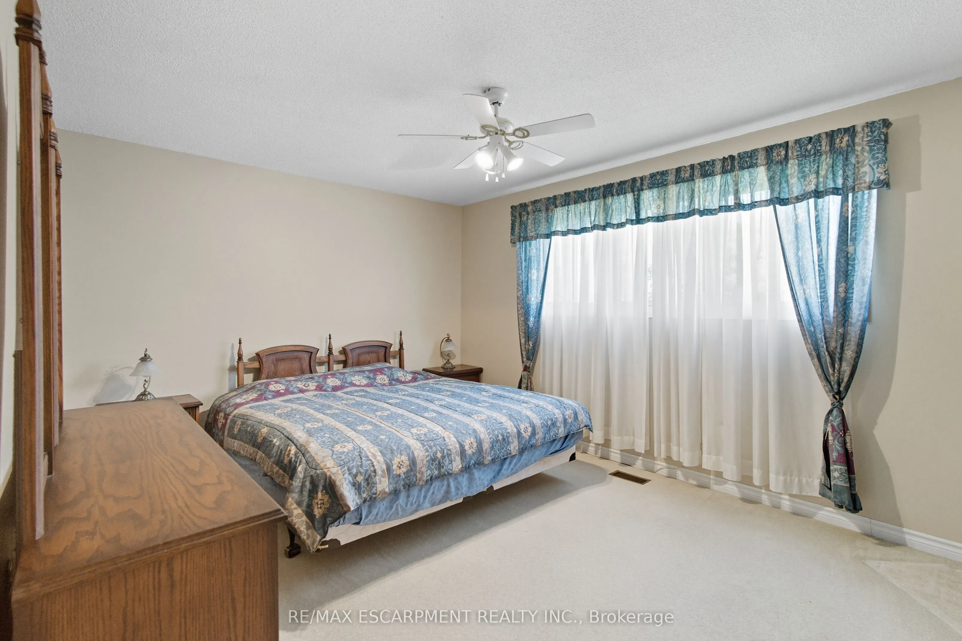 3149 Michael Crescent