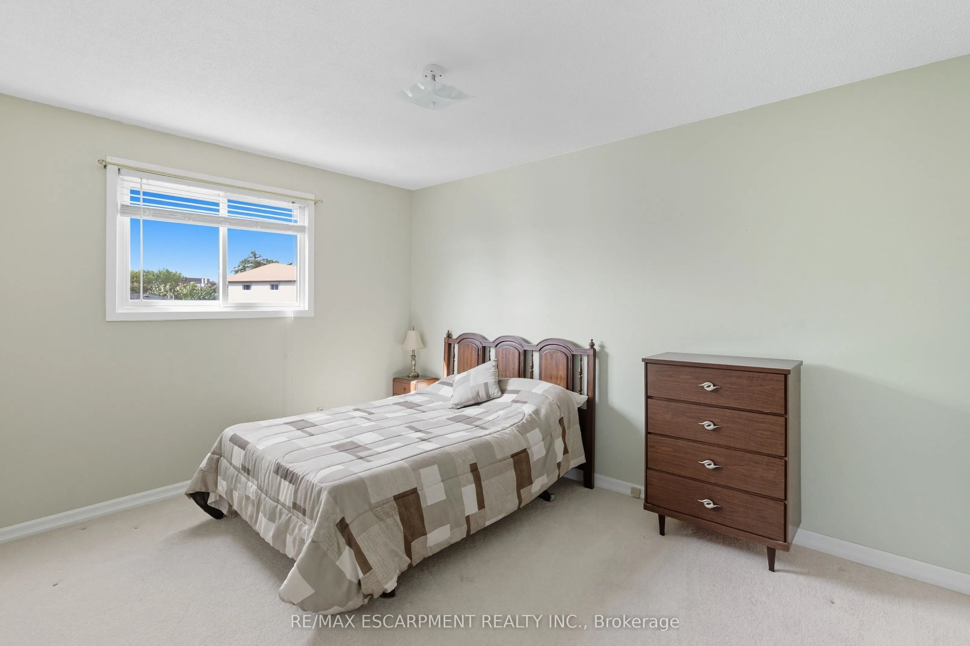 3149 Michael Crescent