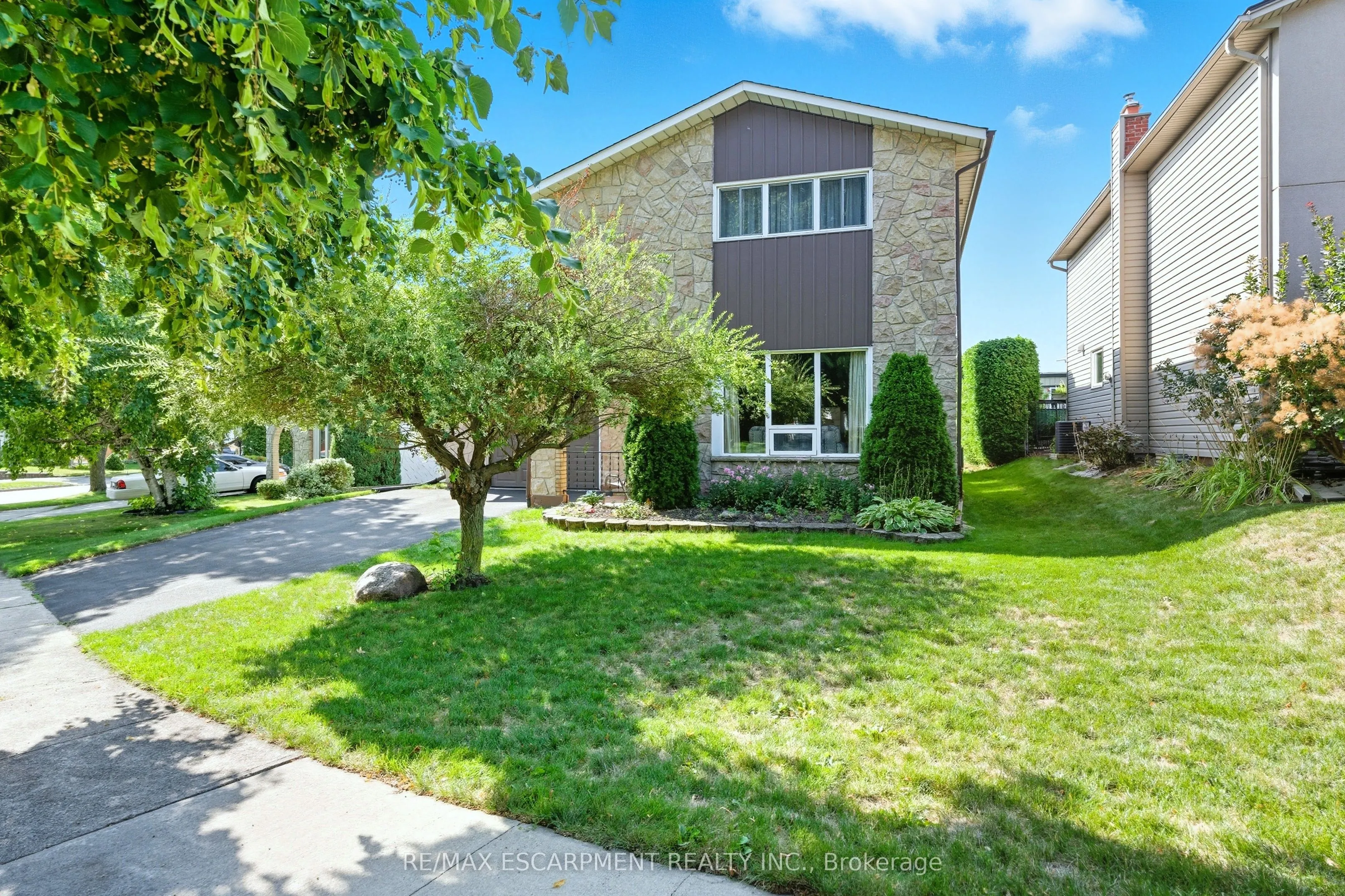 3149 Michael Crescent