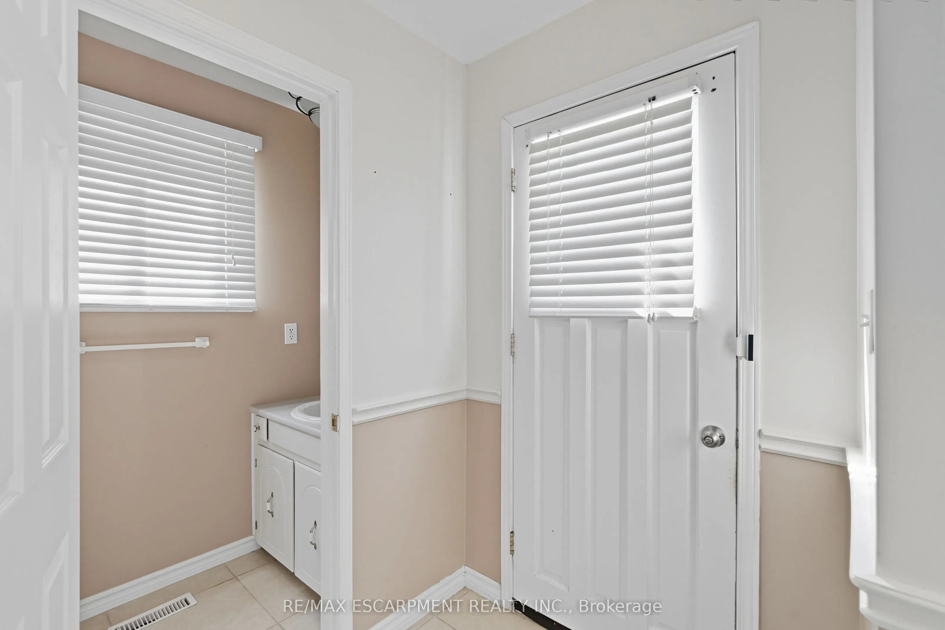 3149 Michael Crescent