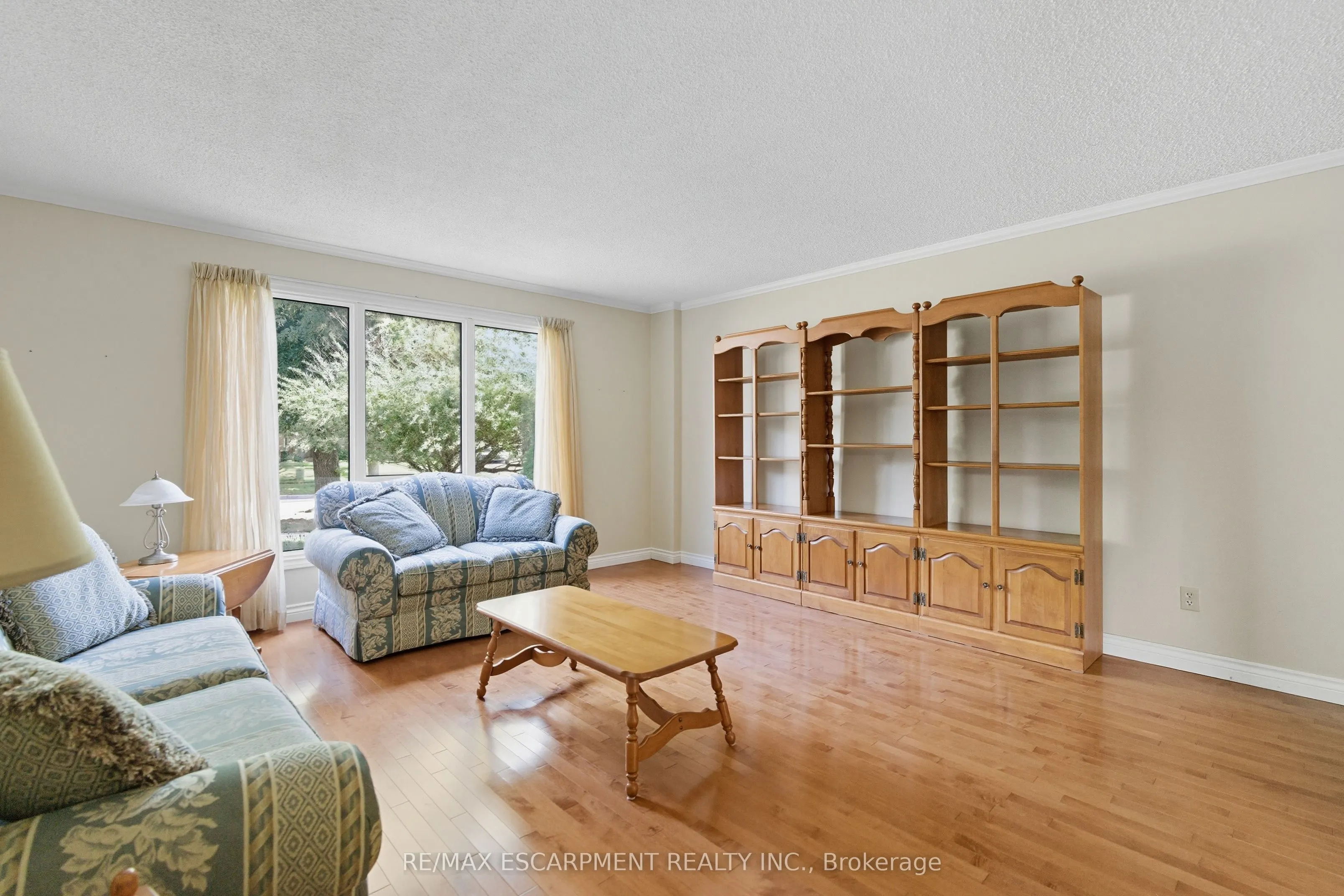 3149 Michael Crescent